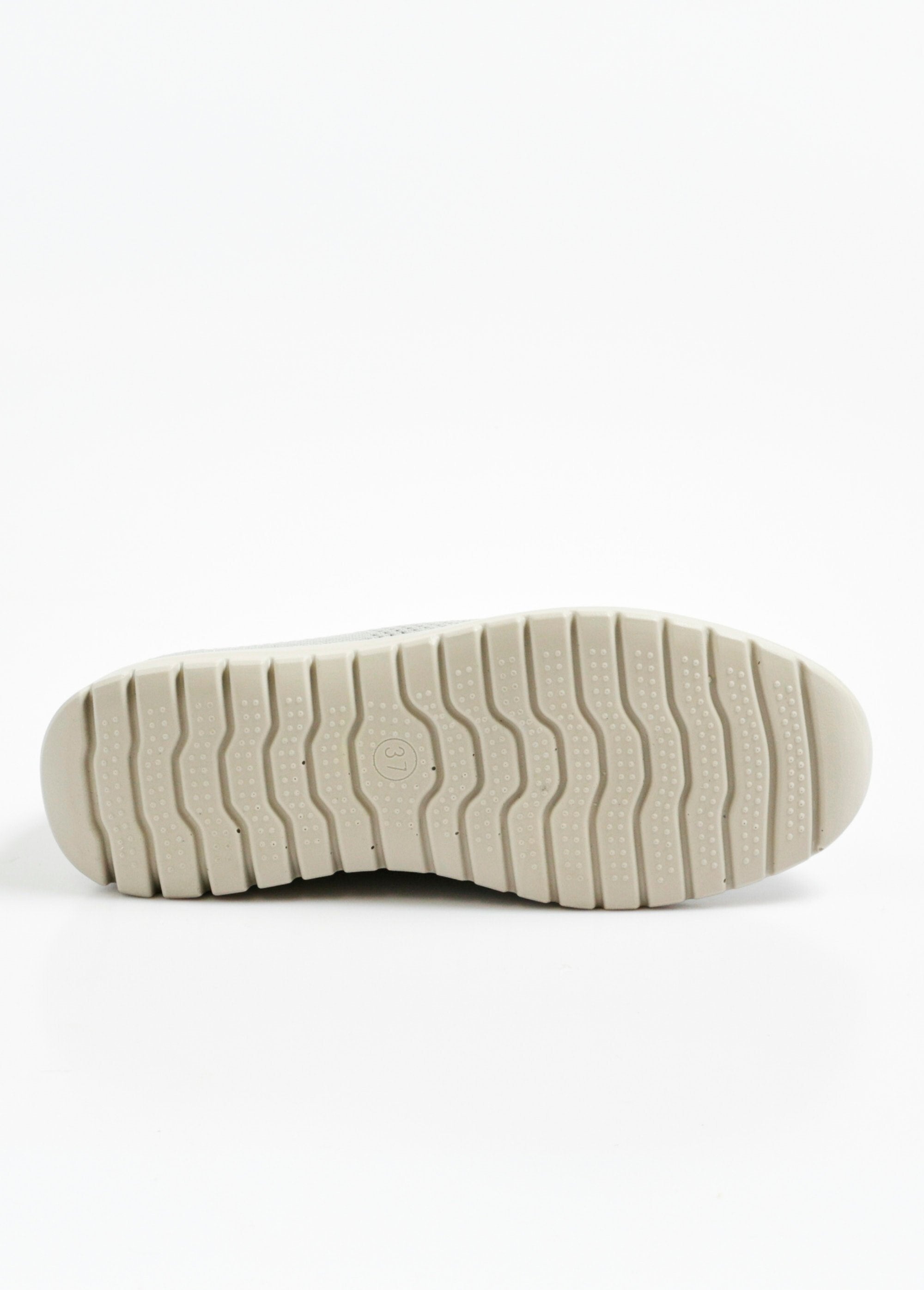 Comfortable_mesh_sneakers_Gray_UN1_slim