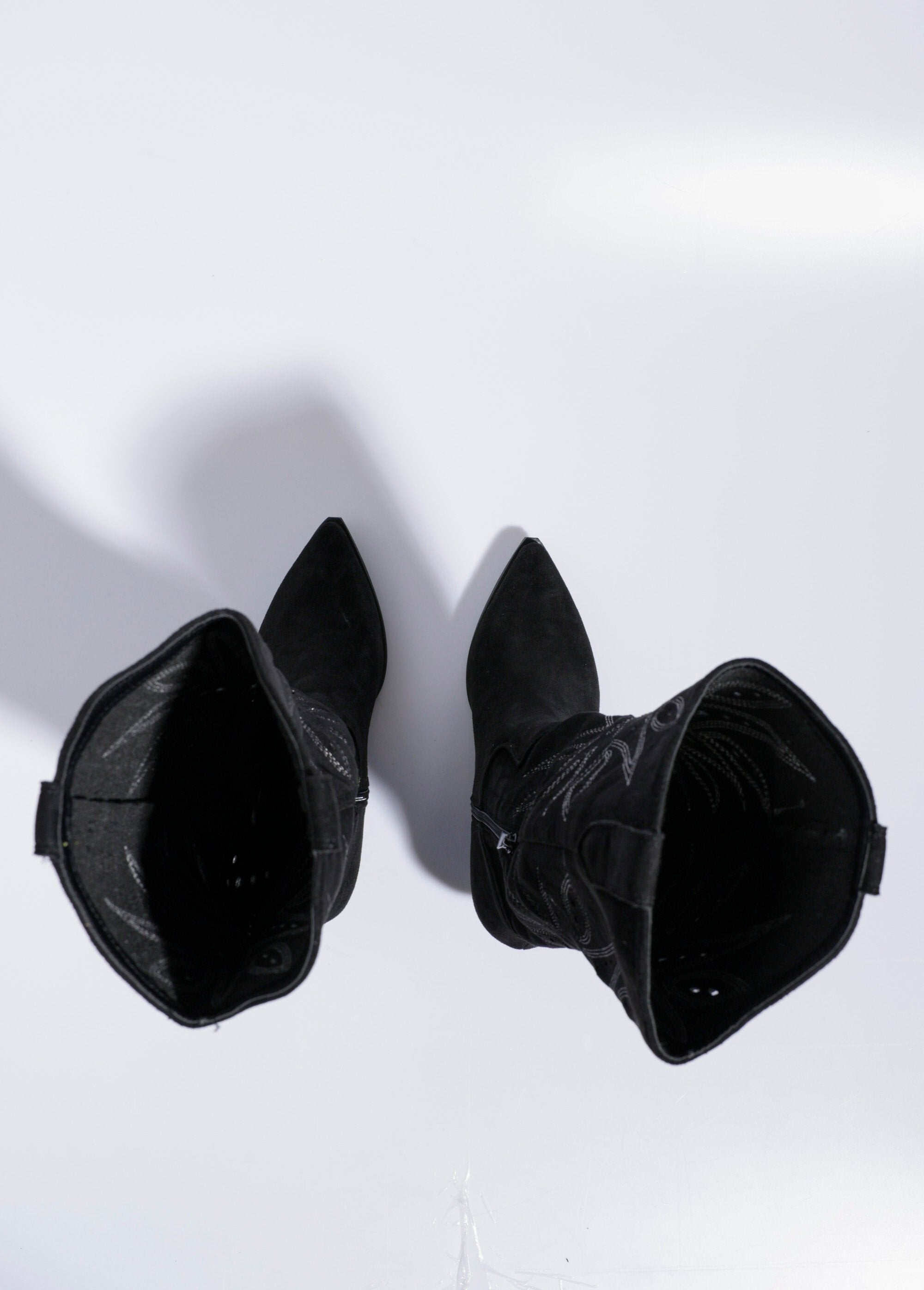 Embroidered_western_boots_with_beveled_heel_Black_OV1_slim