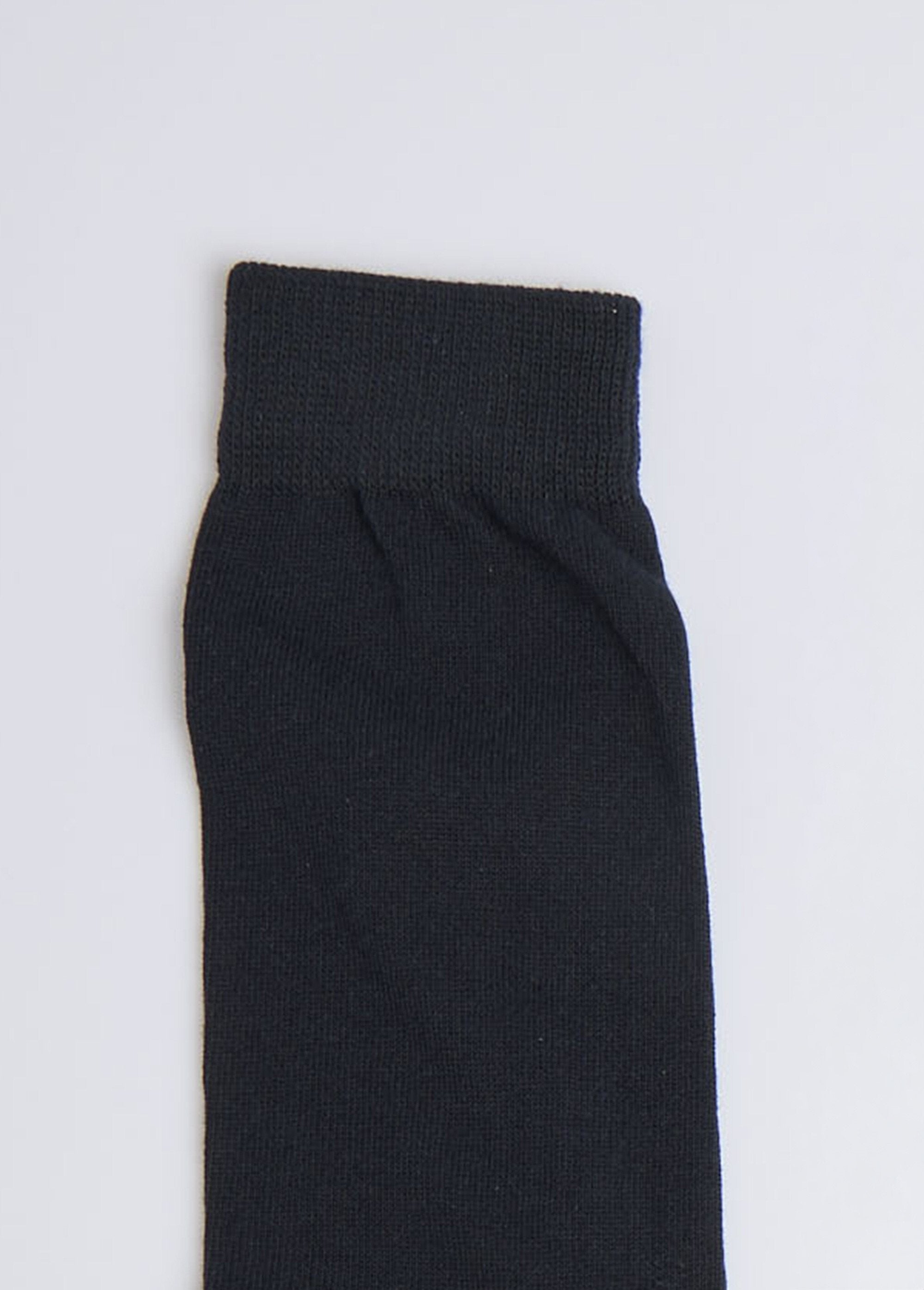 Socks_made_mostly_of_cotton_Matching_navy_DE1_slim