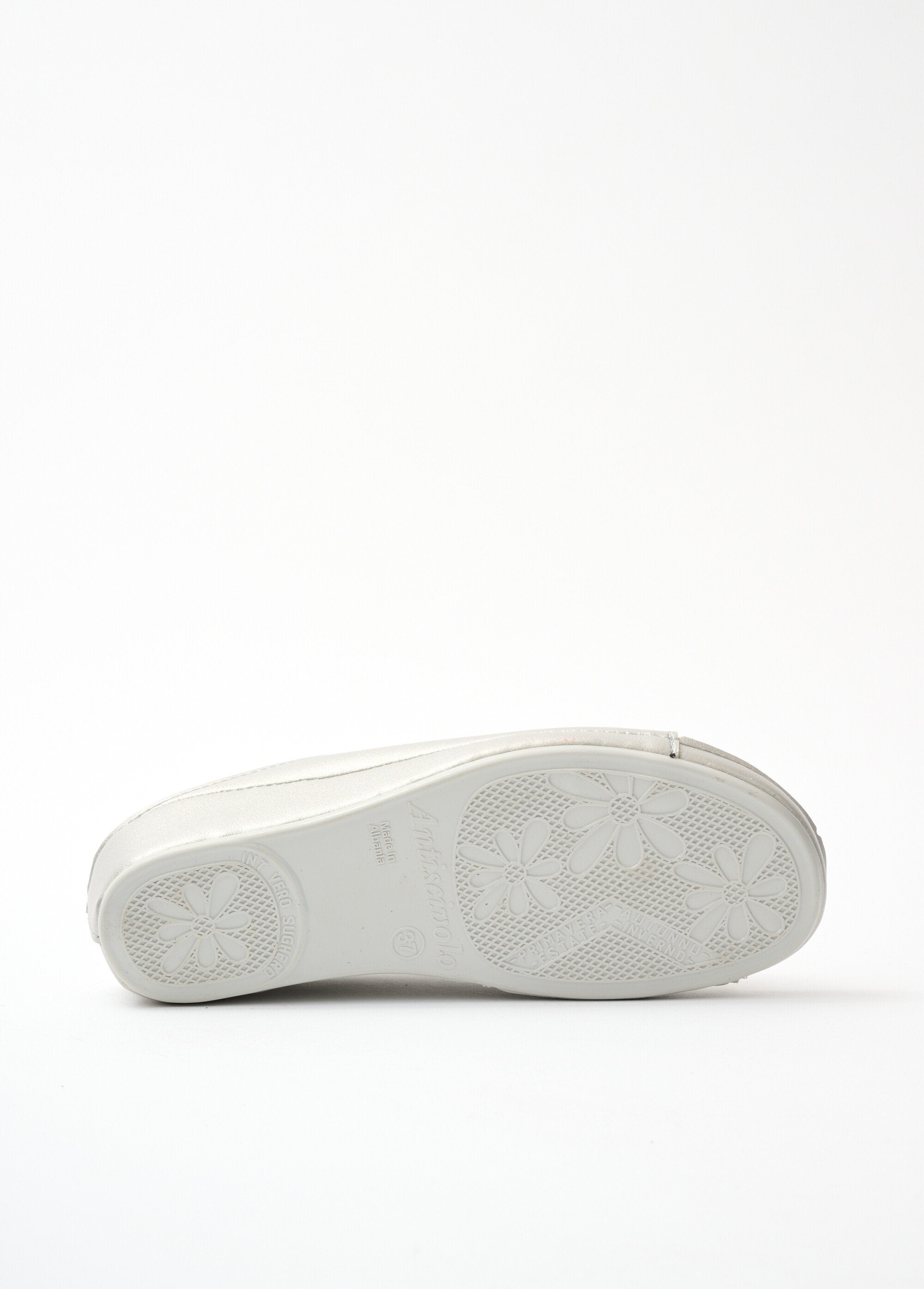 Wide-width_comfort_mules_with_buckles_Silver_UN1_slim