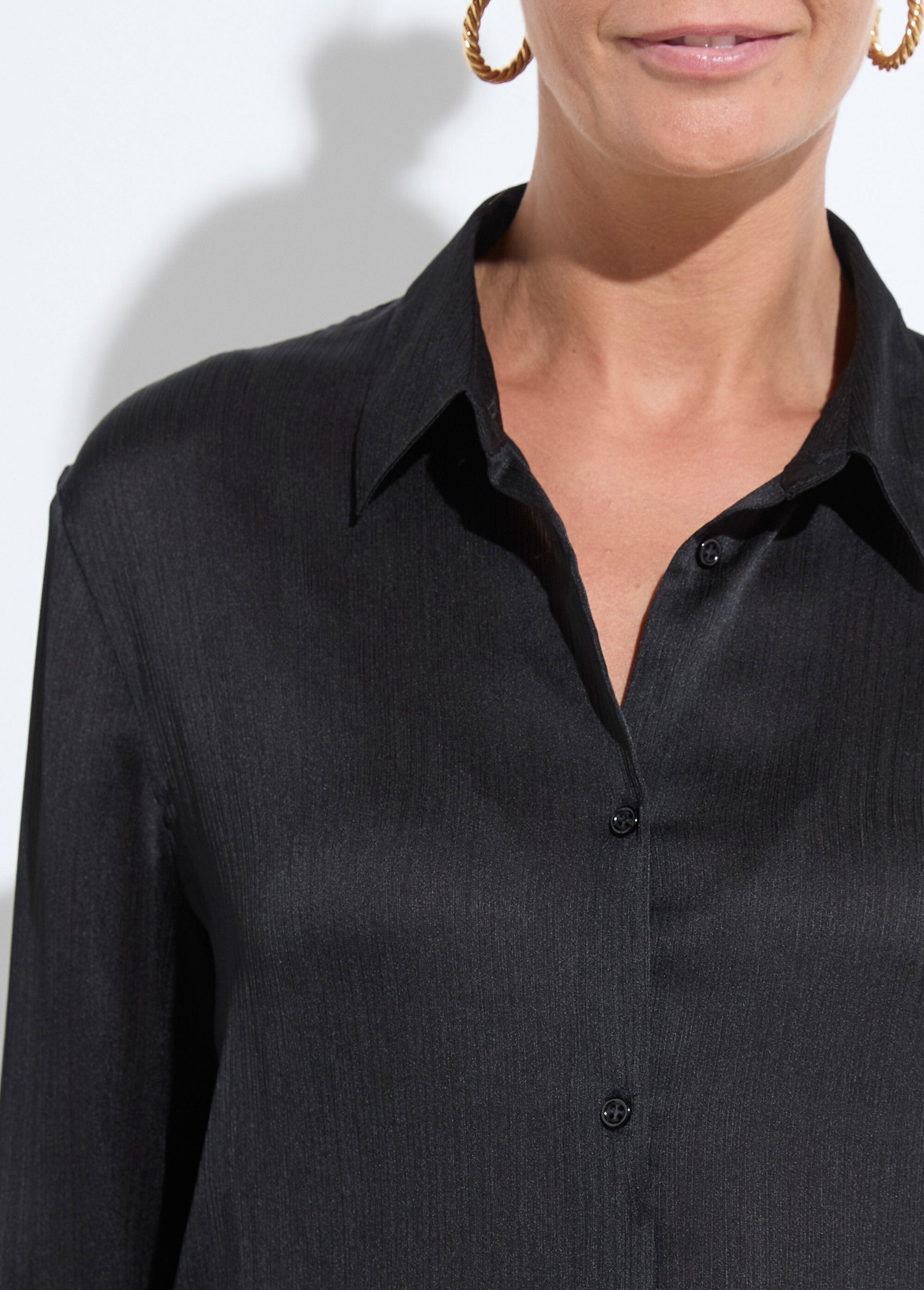Long-sleeved_satin_button-down_blouse_Black_DE1_slim
