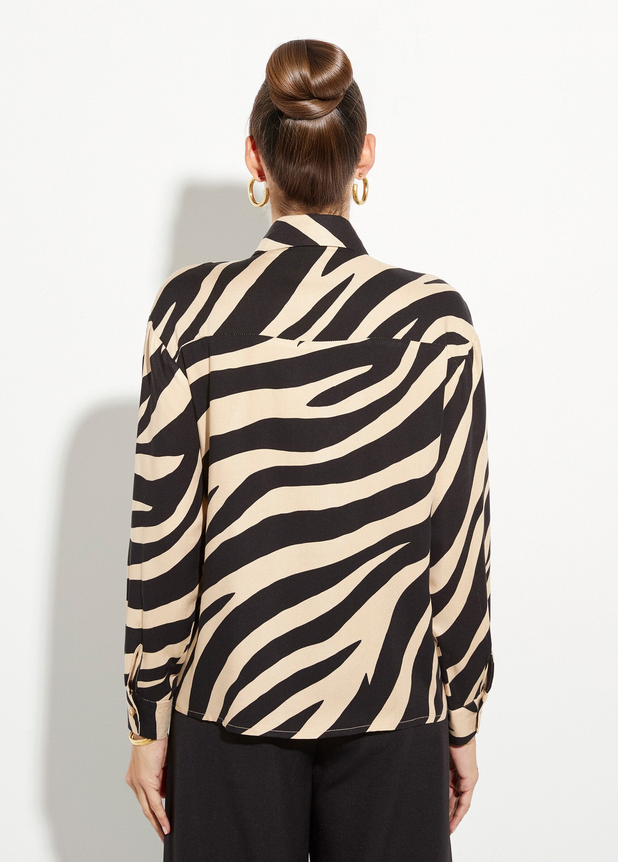 Zebra_pattern_blouse_with_flap_pockets_Black_and_beige_DO1_slim