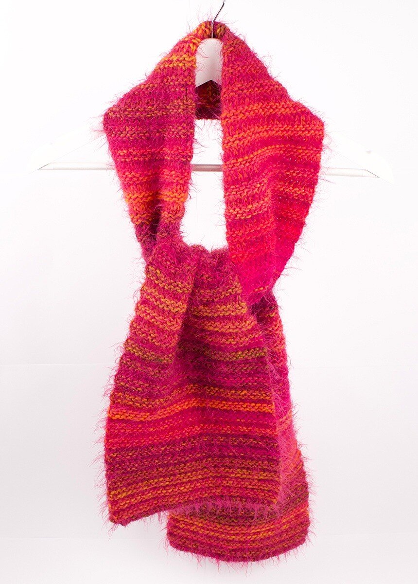 Multicolored_hairy_knit_scarf_Blackcurrant_background_FA1_slim