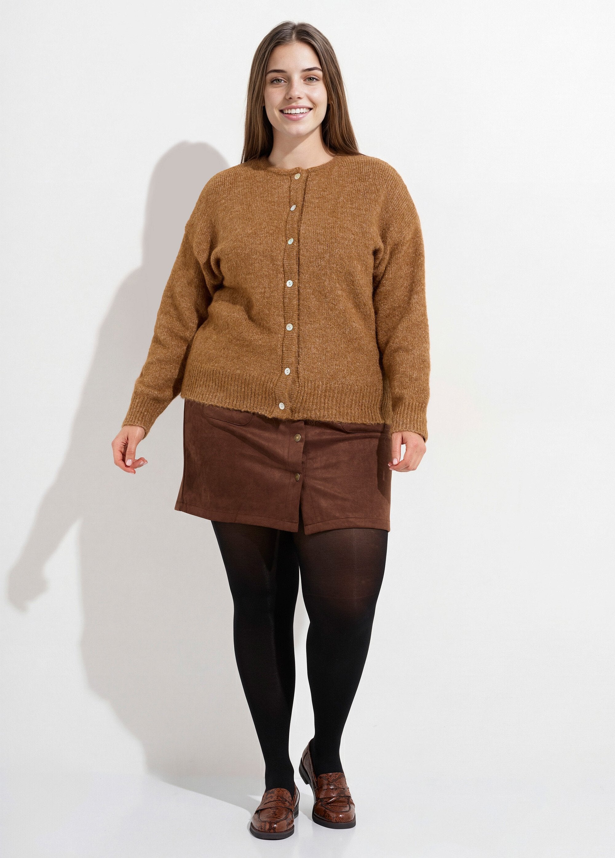 Warm_round-neck_cardigan,_knitted_with_wool_camel_SF1_curvy