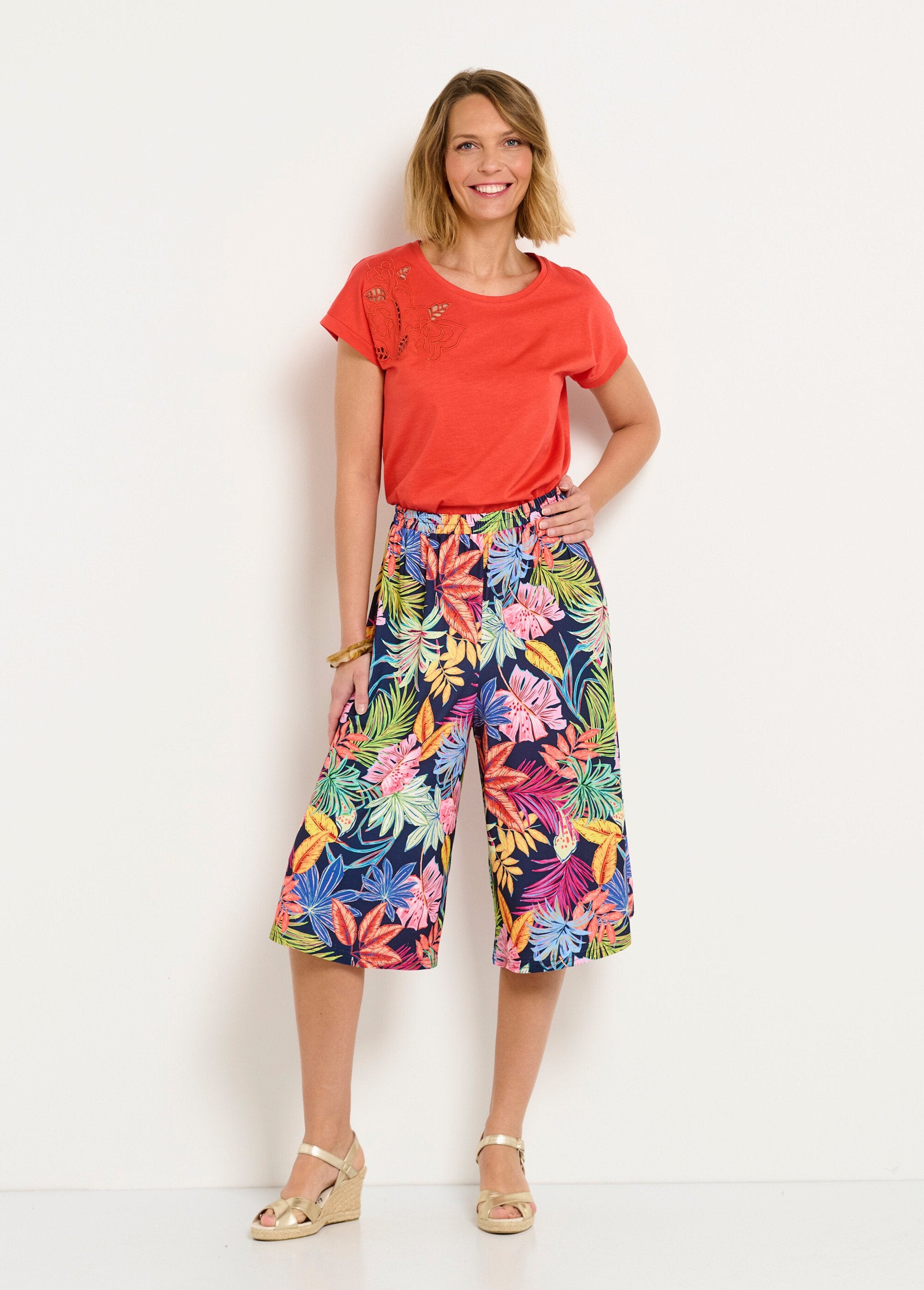 Leaf_print_elasticated_waist_culottes_Navy_and_pink_SF1_slim