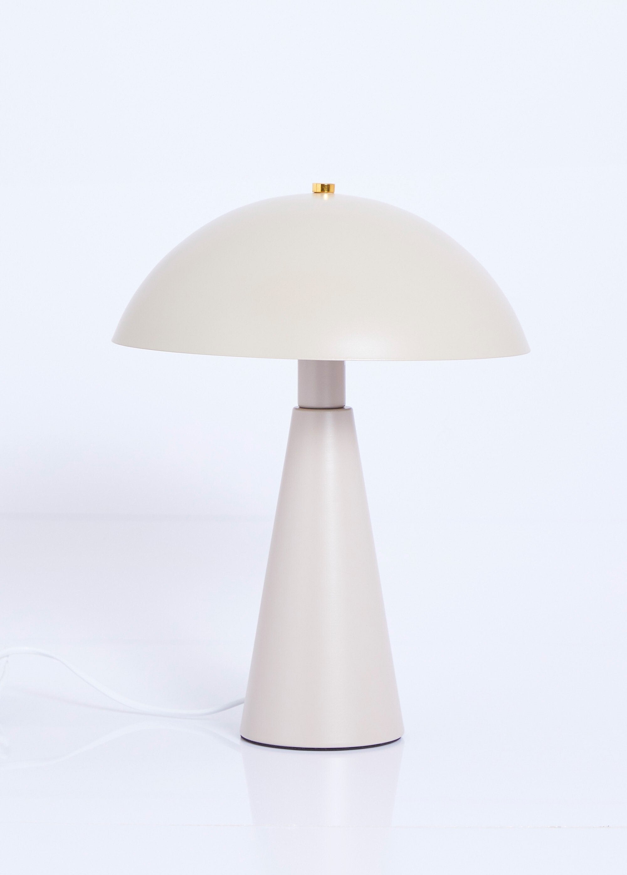 Metal_table_lamp_with_a_conical_base_Taupe_FA1_slim