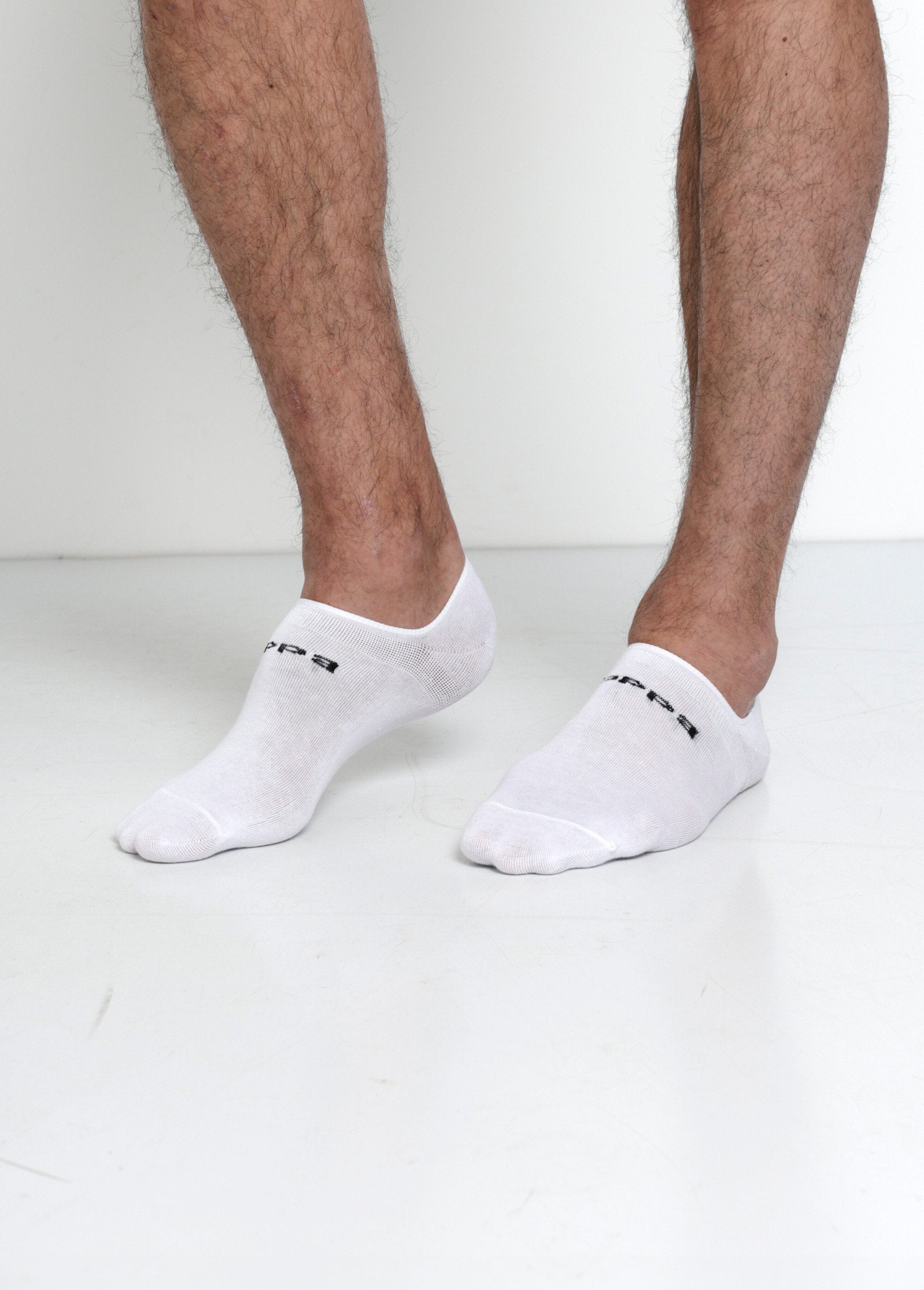 Pack_of_3_invisible_socks,_dark_White_FA2_slim