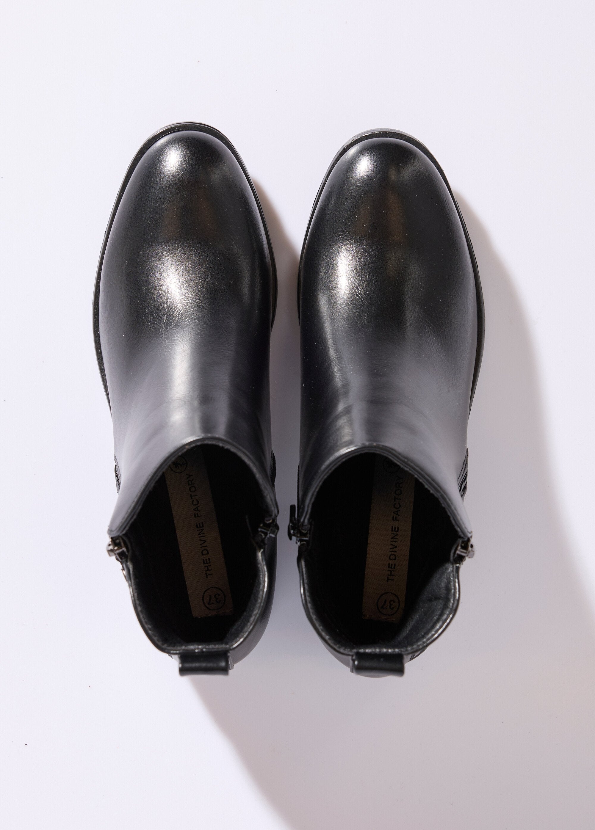 Low_boots_with_wide_heel_and_decorative_zip_Black_OV1_slim