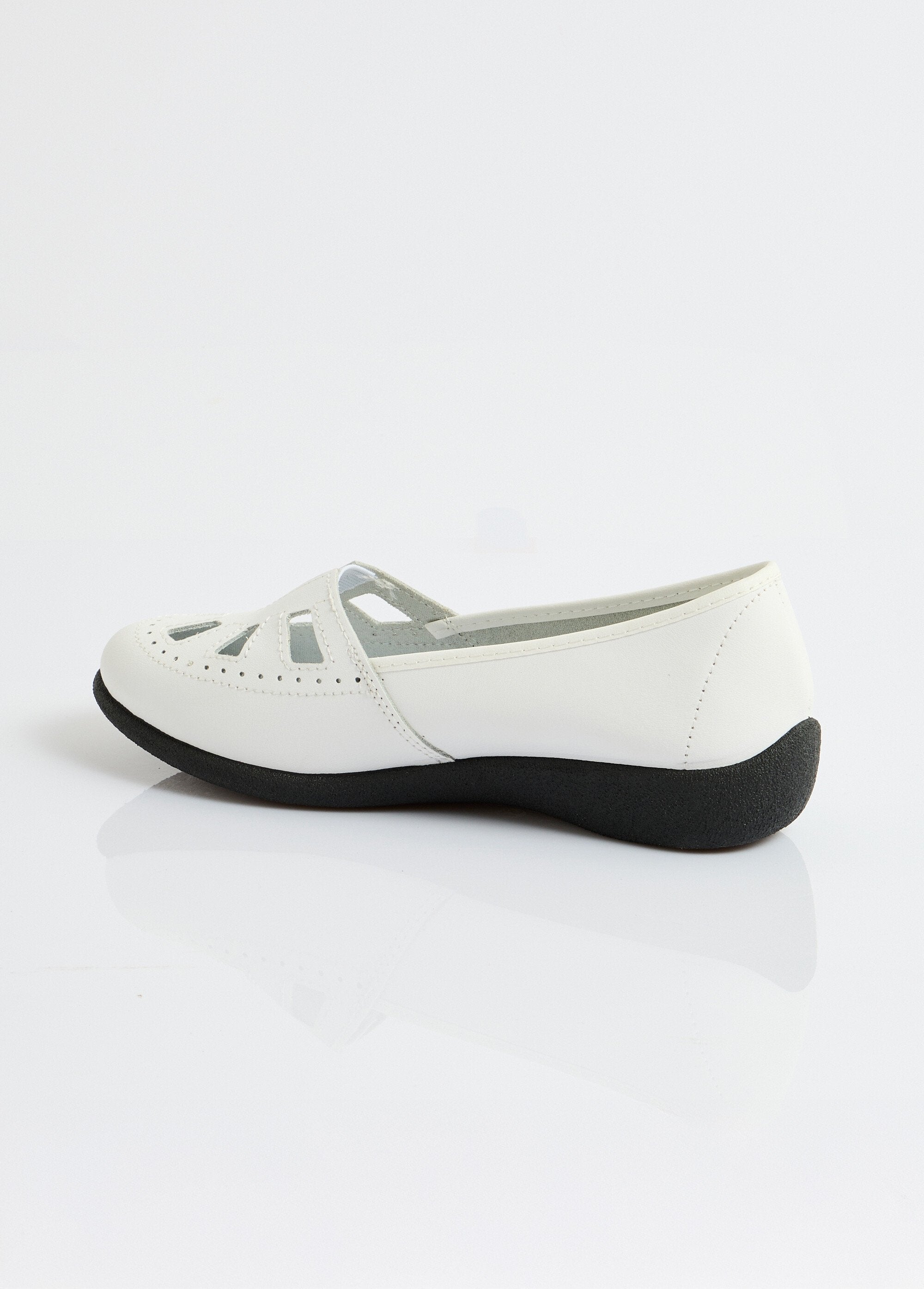 Elasticated_comfort_width_leather_moccasins_White_DO1_slim