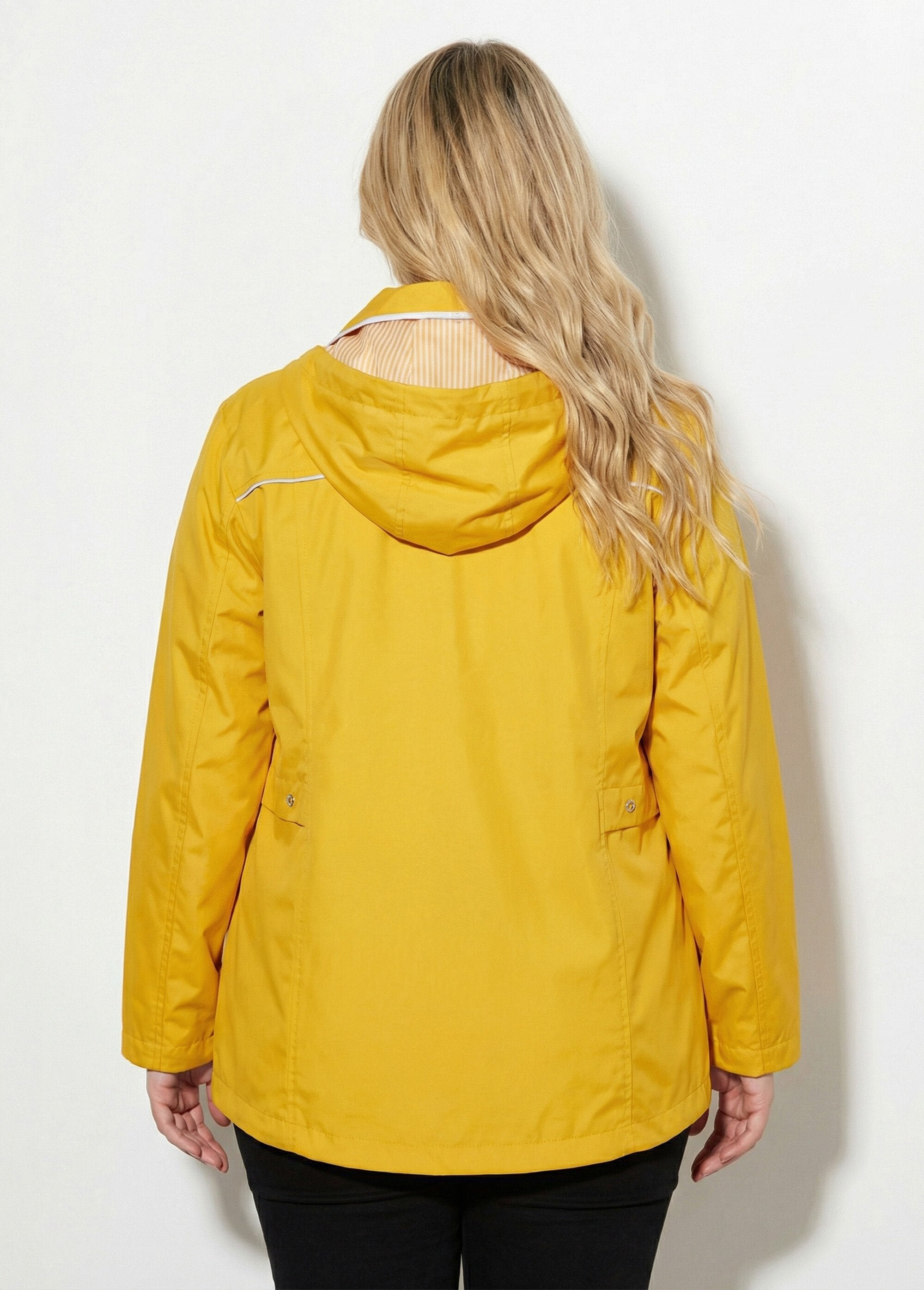 Short_zipped_parka_Mustard_DO1_curvy