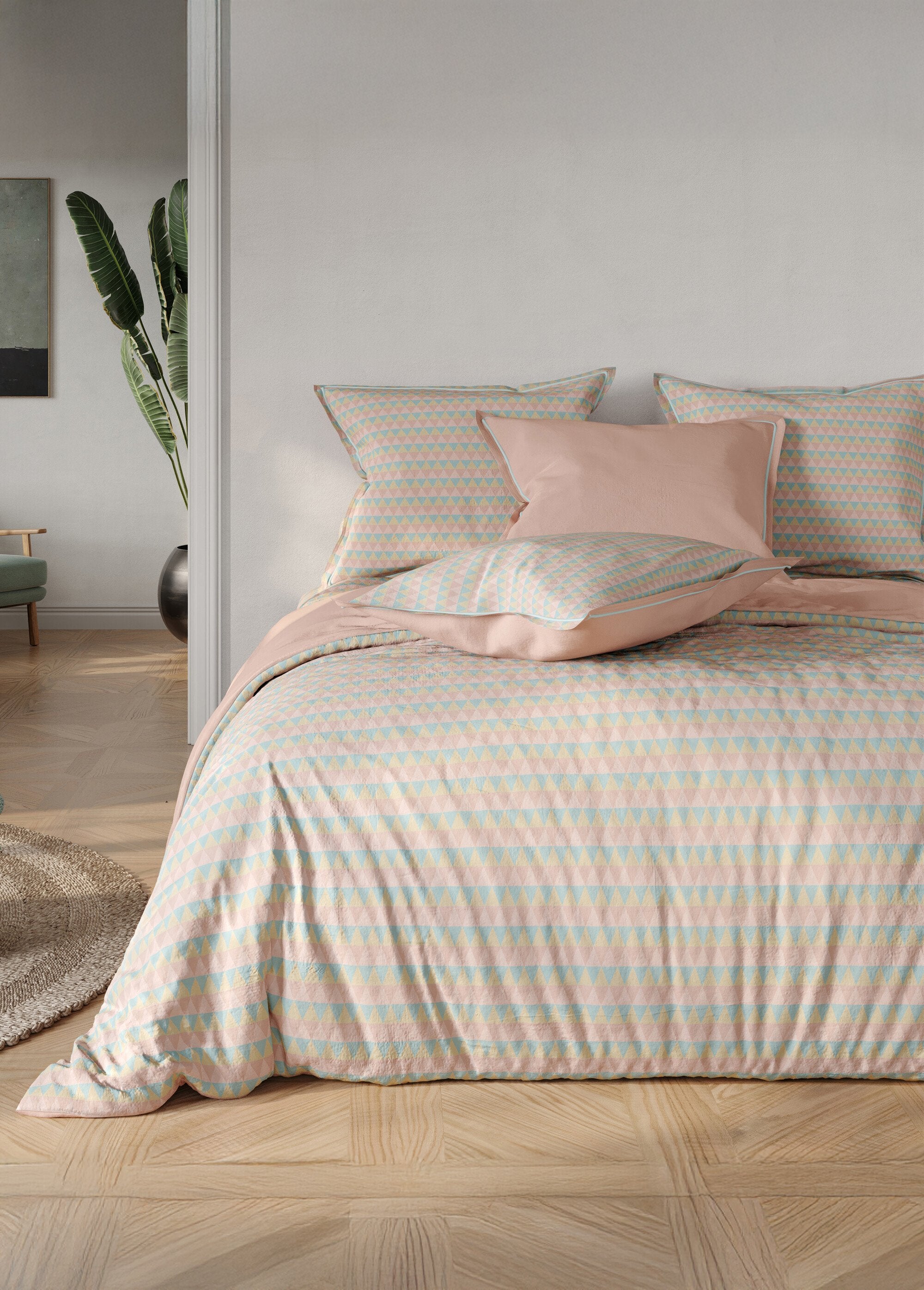 Cotton_duvet_cover_set,_triangle_Pink_FA1_slim