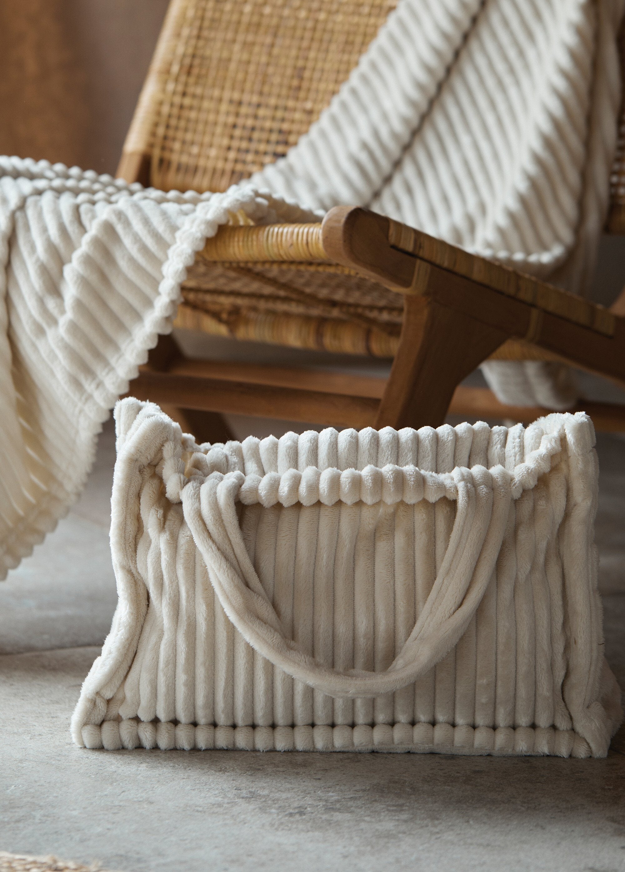 Plaid_toucher_peluche_effet_côtelé_Ecru_DE1_slim