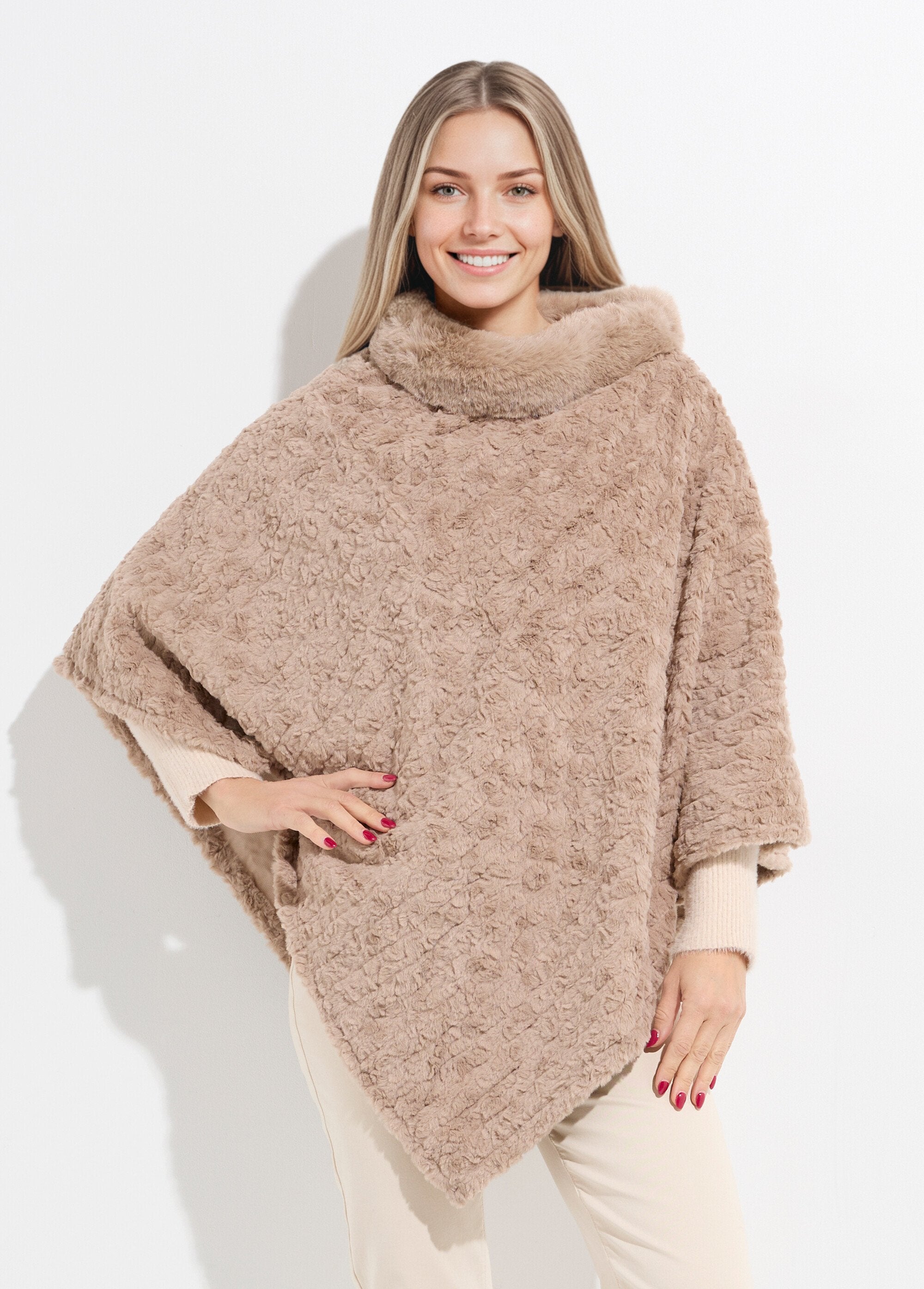 Sherpa-style_fleece_high-neck_poncho_Mole_FA1_slim