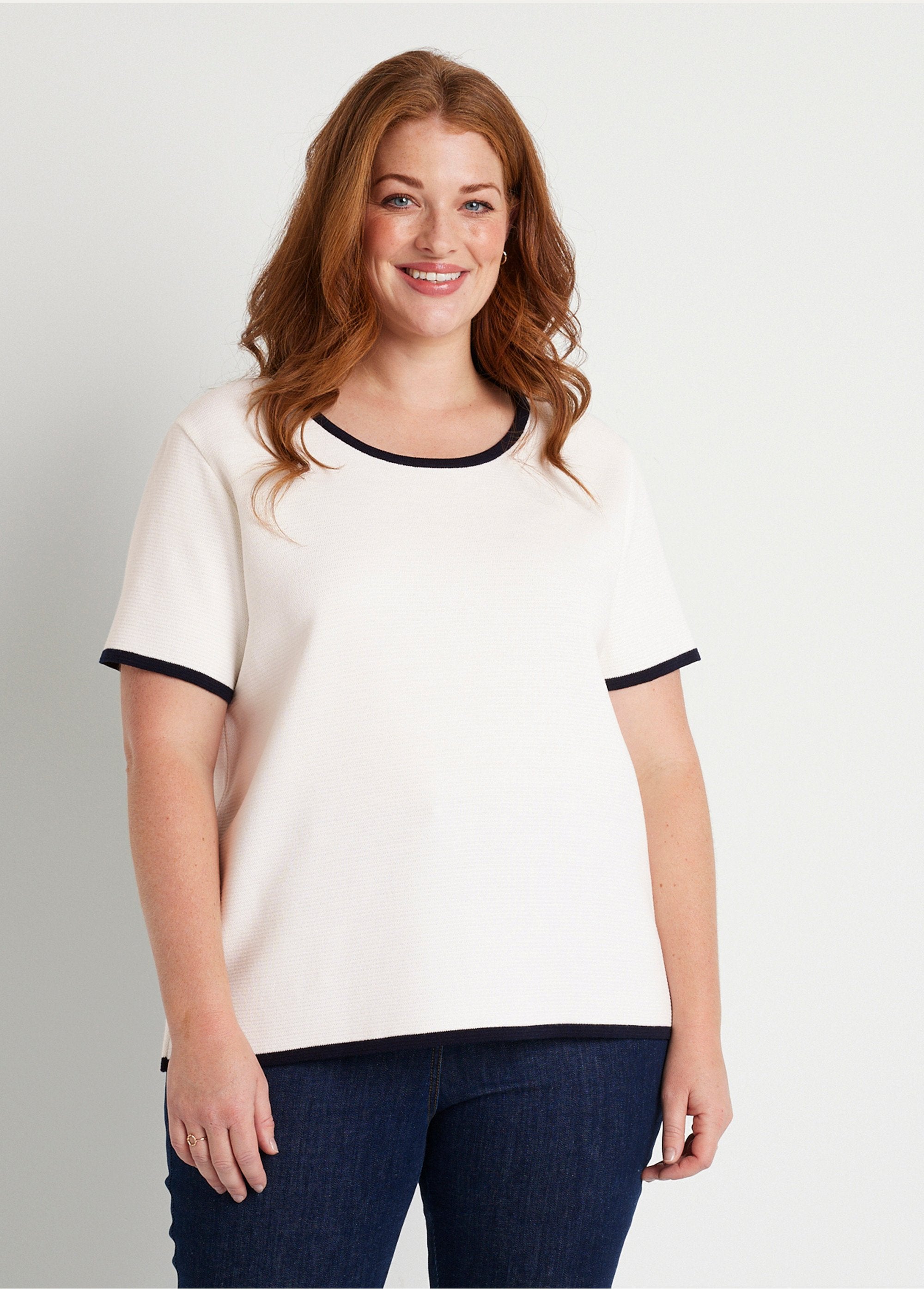 Short_two-tone_short-sleeved_sweater_White_and_navy_FA1_curvy