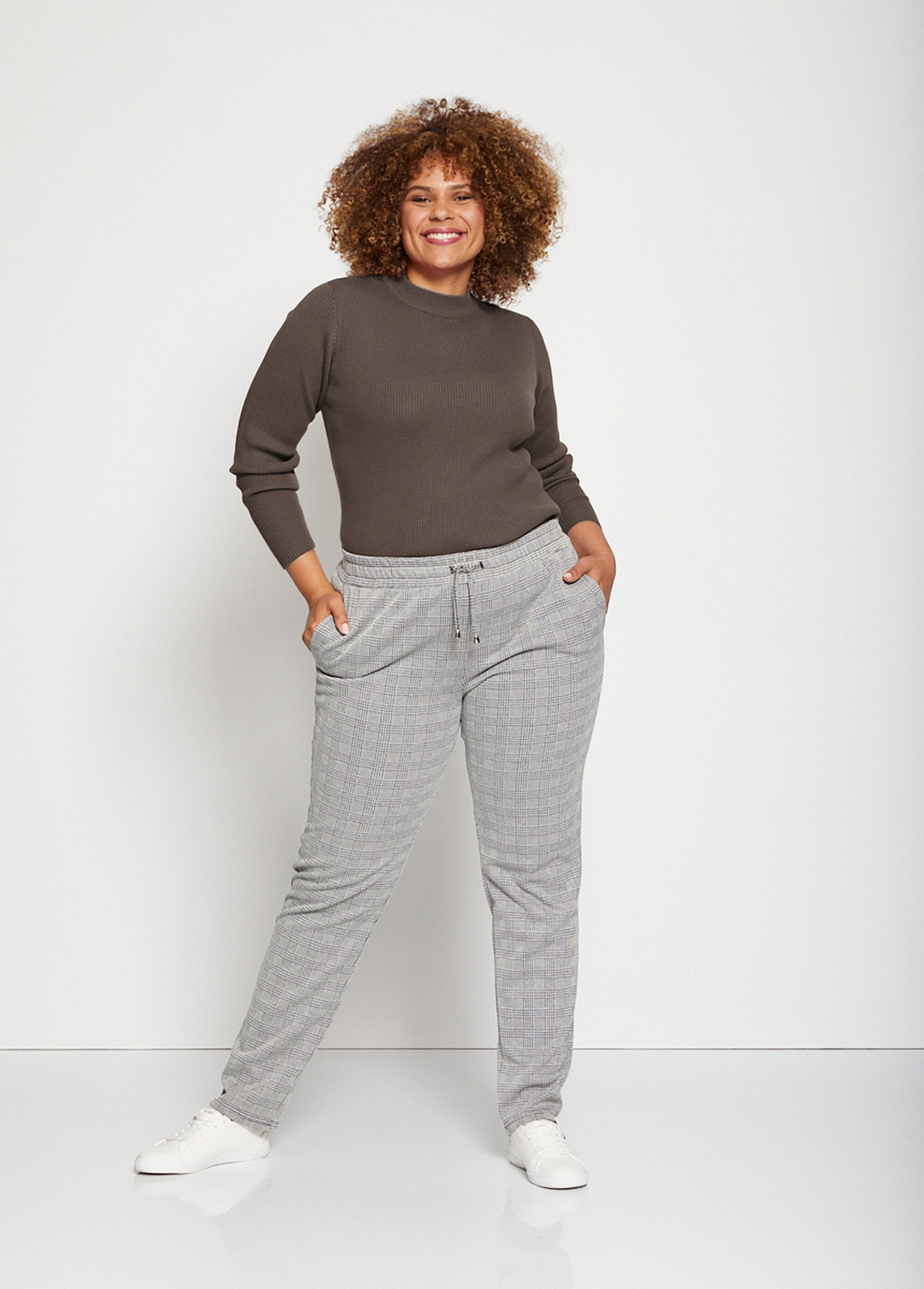 Pull_court_col_montant_maille_côtelée_Taupe_SF1_curvy