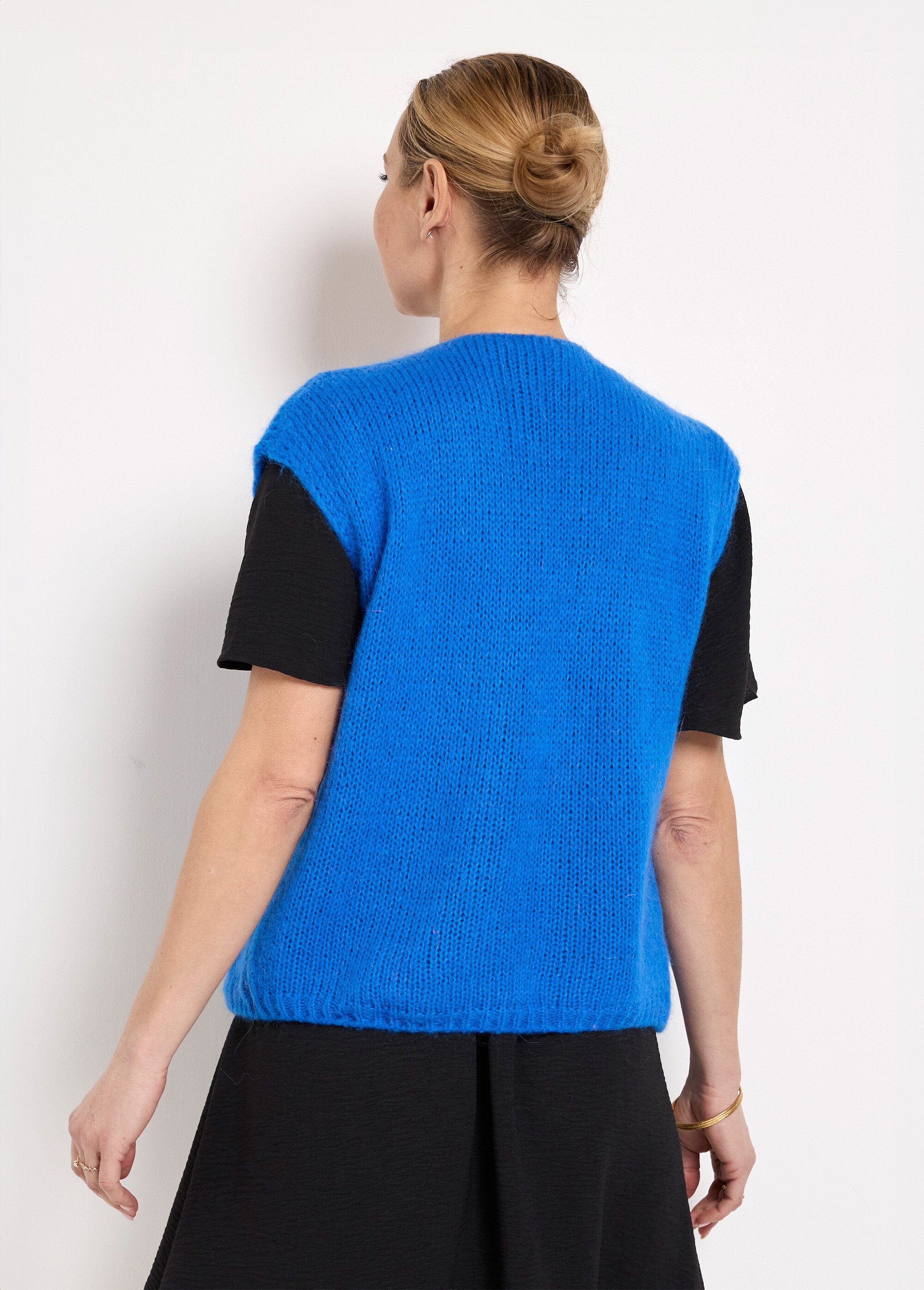 Warm_mohair_wool_sleeveless_sweater_edge_to_edge_Bright_blue_DO1_slim