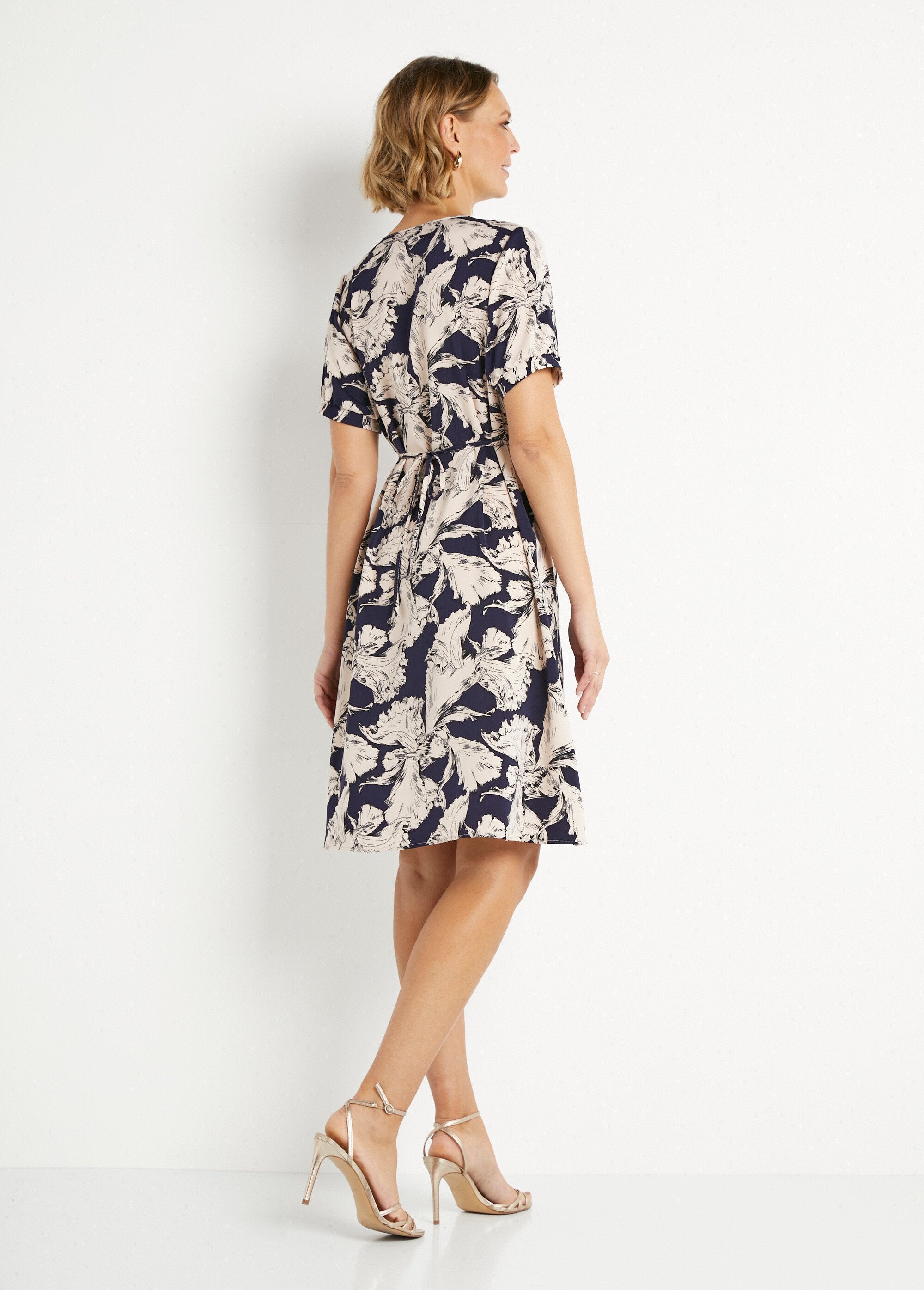 Short_wrap_dress_with_flowing_graphic_pattern_Navy_and_white_DO1_slim