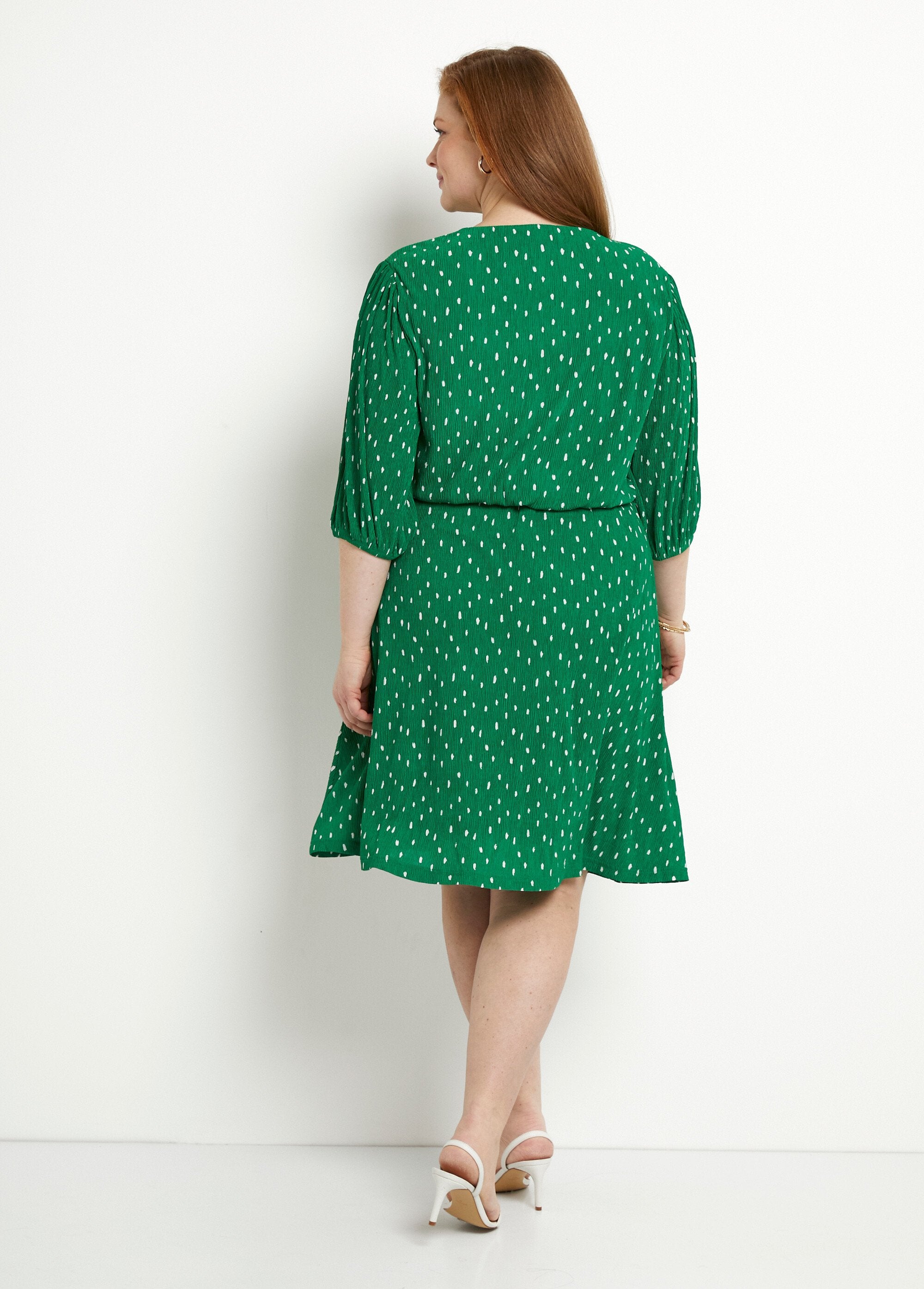 Short_wrap_dress_with_polka_dot_print_Green_and_white_DO1_curvy
