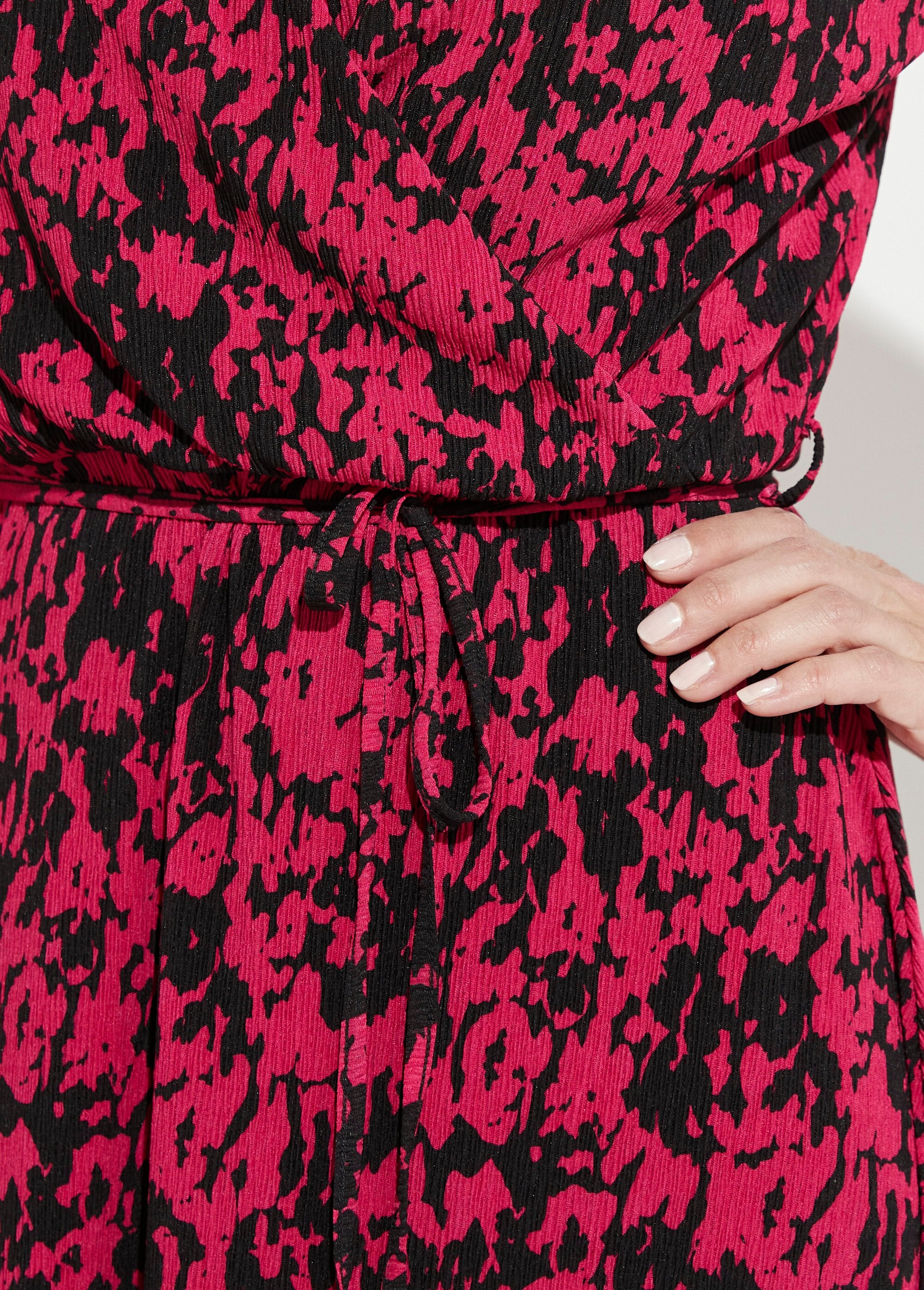 Short_wrap_dress_with_tachiste_print_Black_and_fuchsia_DE4_slim