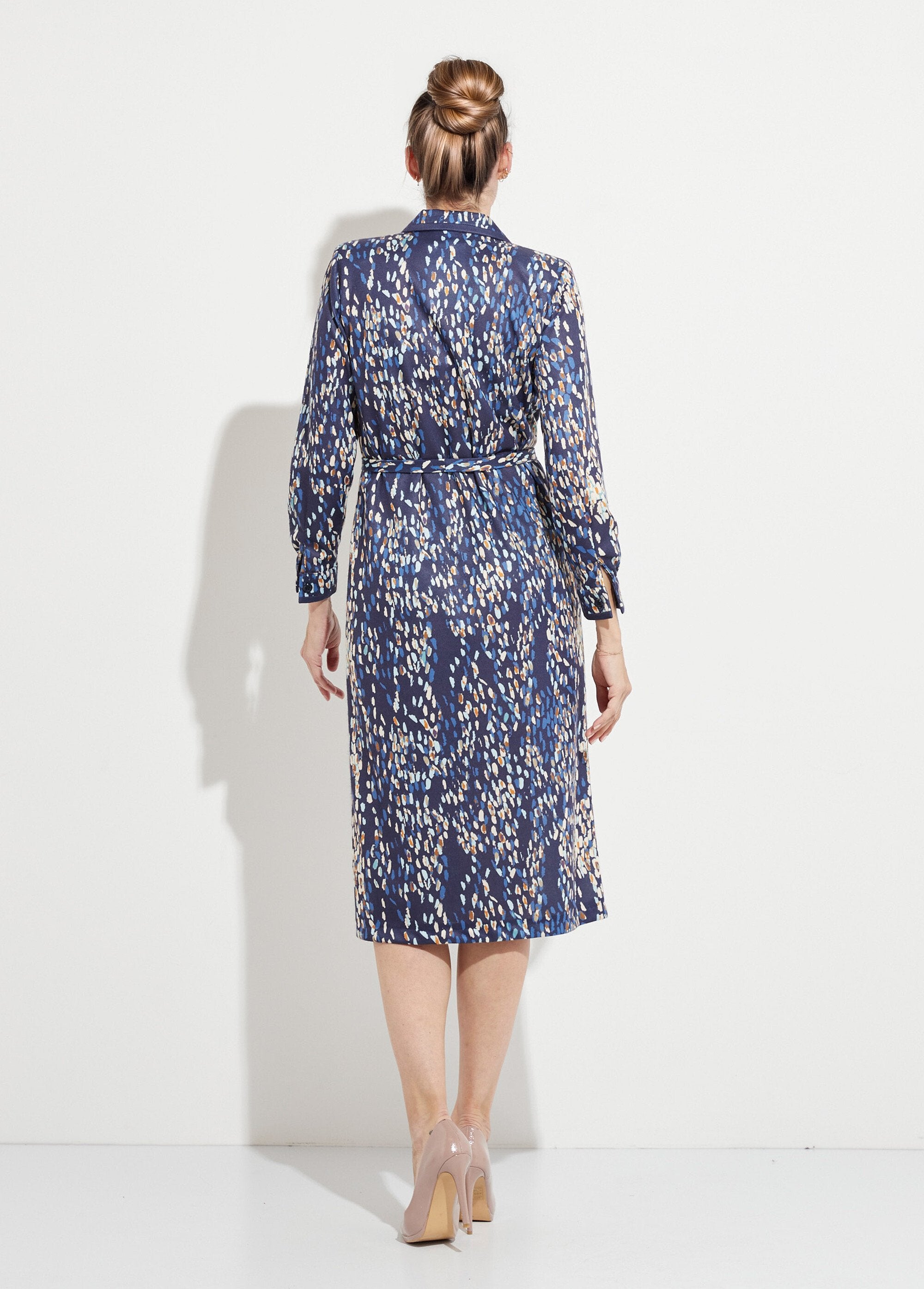 Mid-length_dress_with_double-breasted_tailoring_collar_Navy_and_beige_DO1_slim