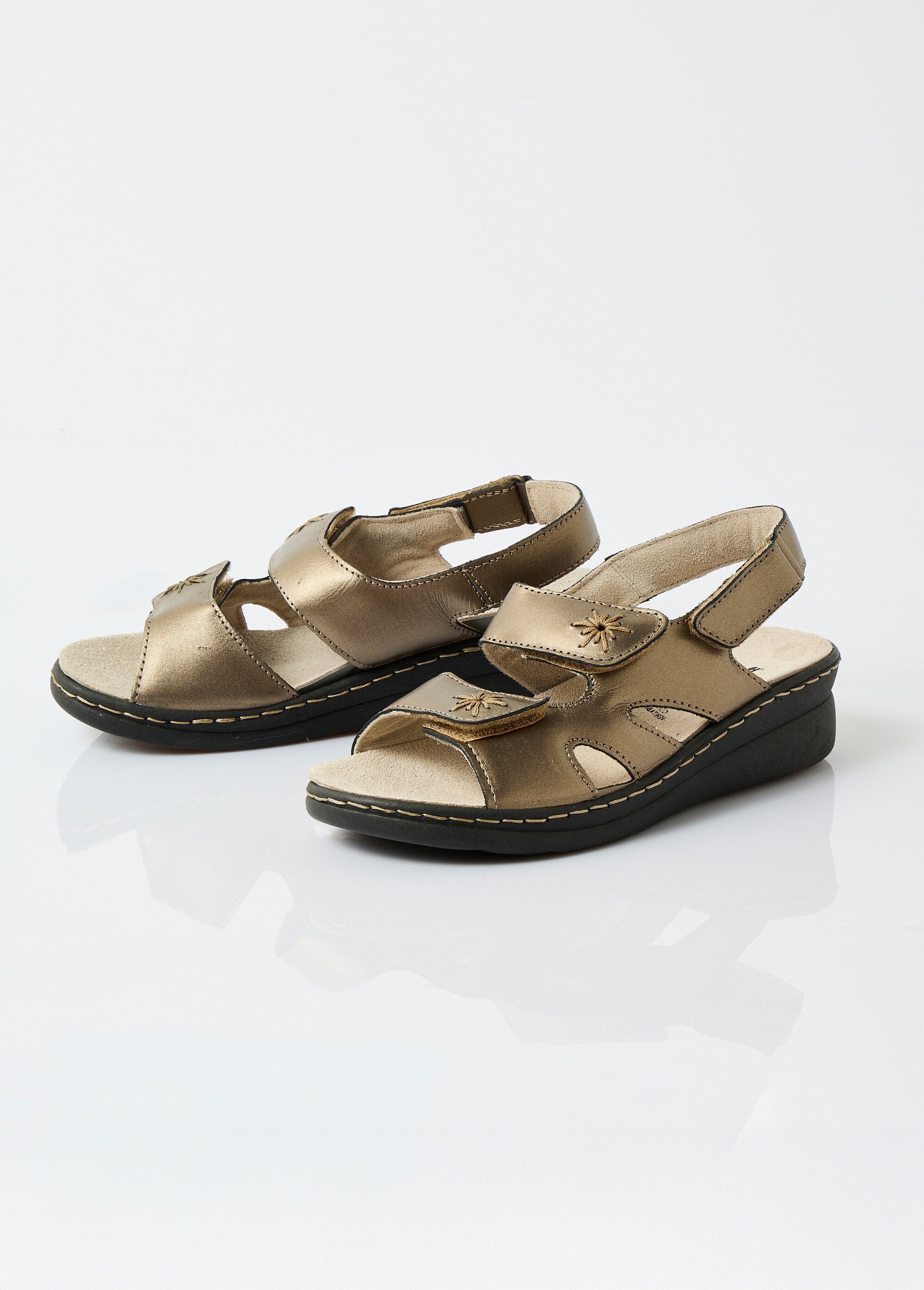 Wide_embroidered_leather_sandals_Bronze_DE1_slim