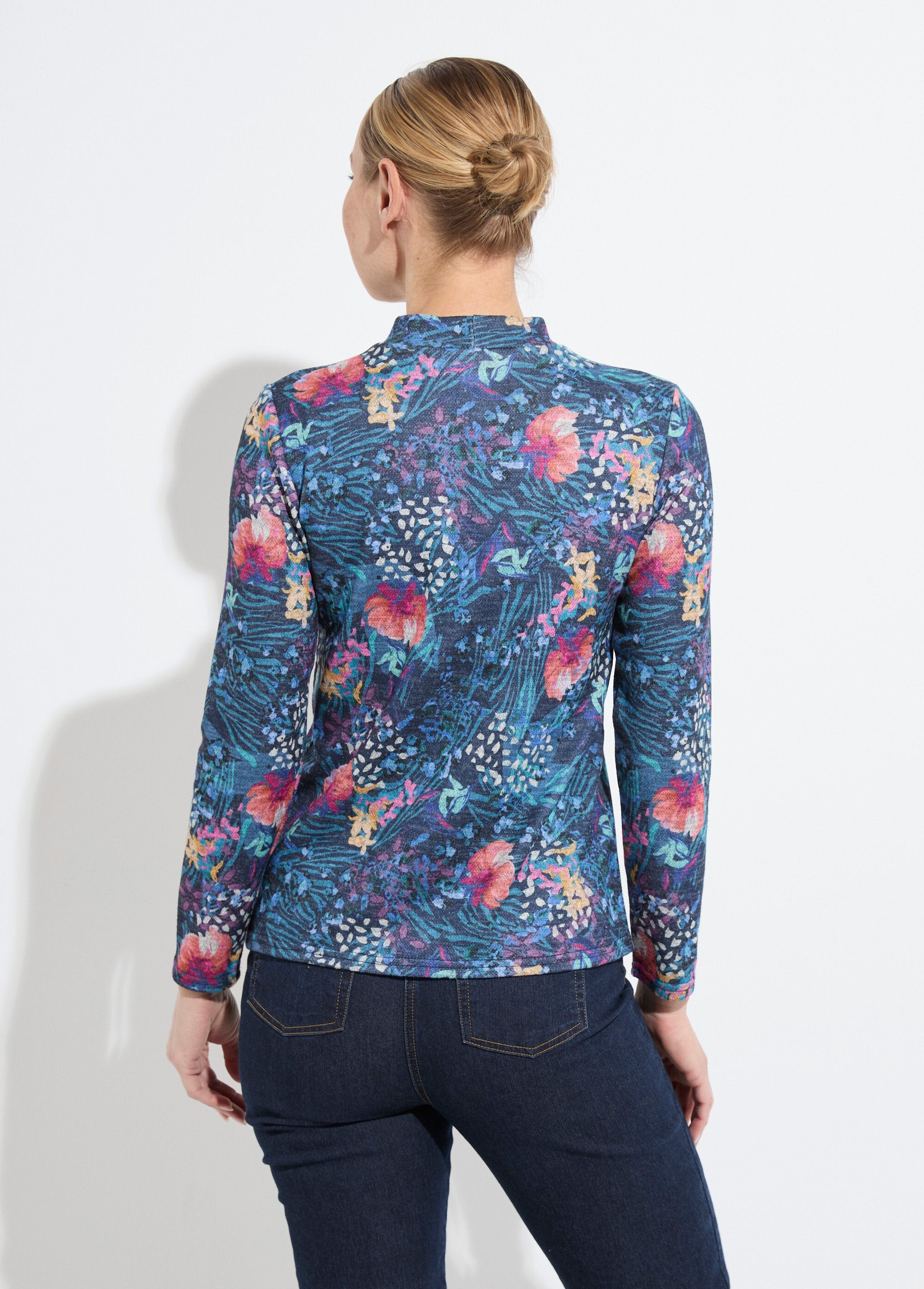 Short_warm_undershirt_with_high_collar_Blackcurrant_and_blue_DO1_slim