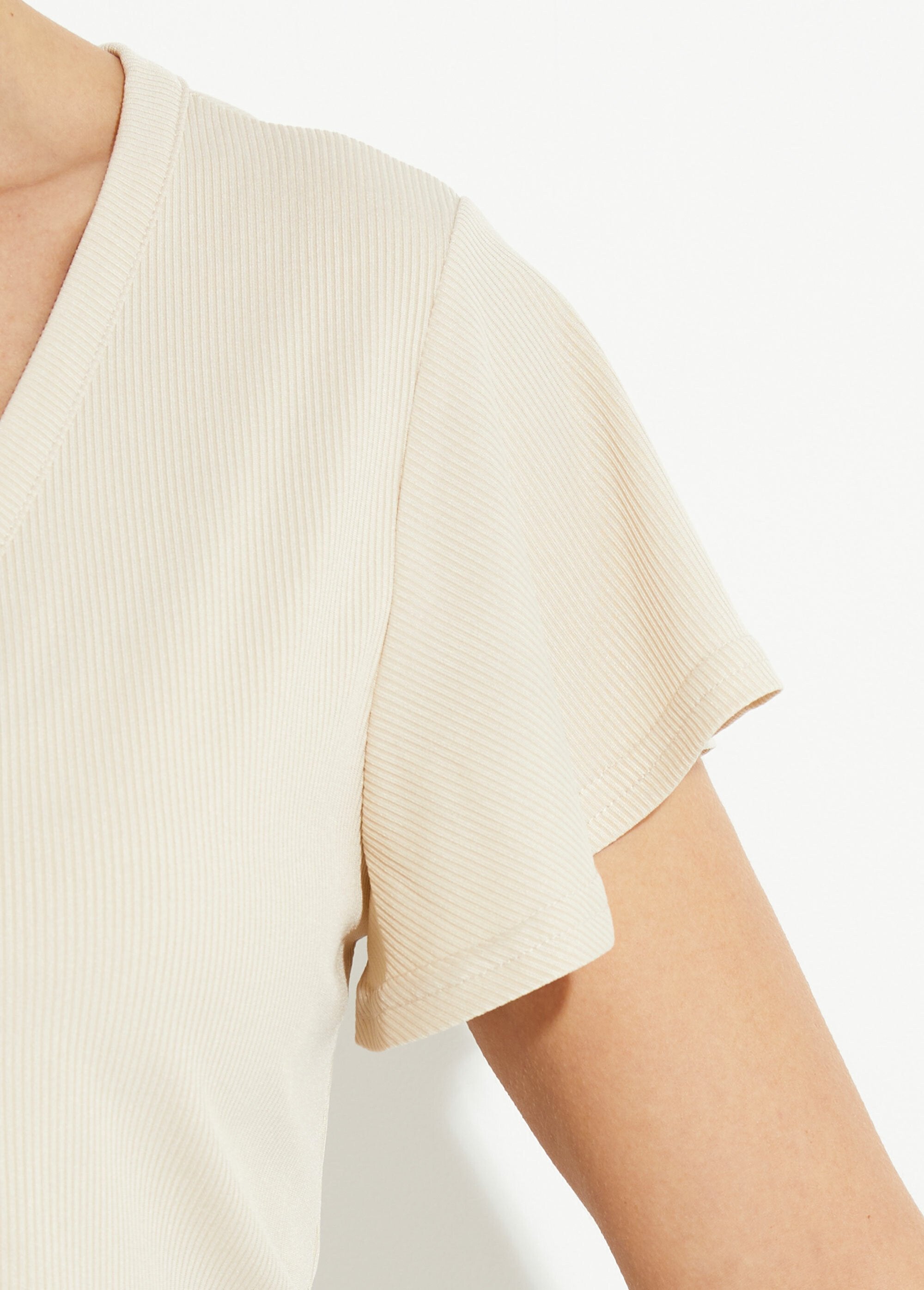 T-shirt_col_V_jersey_cotelé,_Essentiel_Ecru_DE2_slim