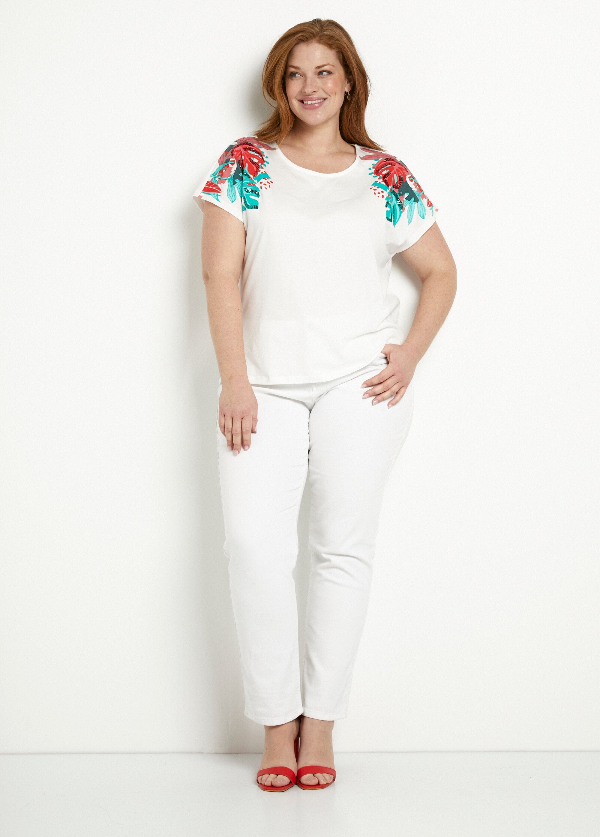 White_short_t-shirt_with_sequin_pattern_and_round_neck_White_background_SF1_curvy