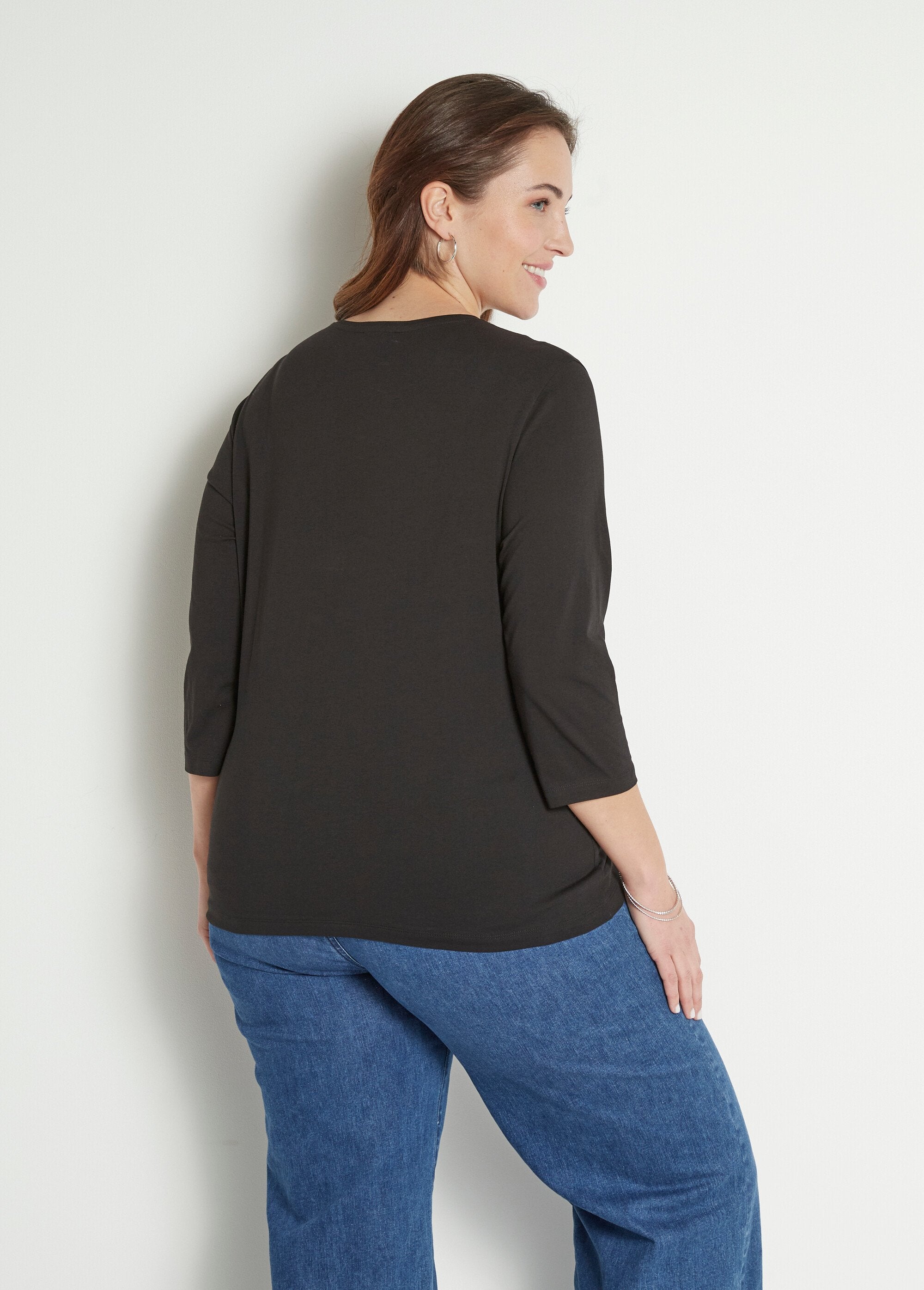 Short_embroidered_t-shirt_with_3/4_sleeves_Black_DO1_curvy