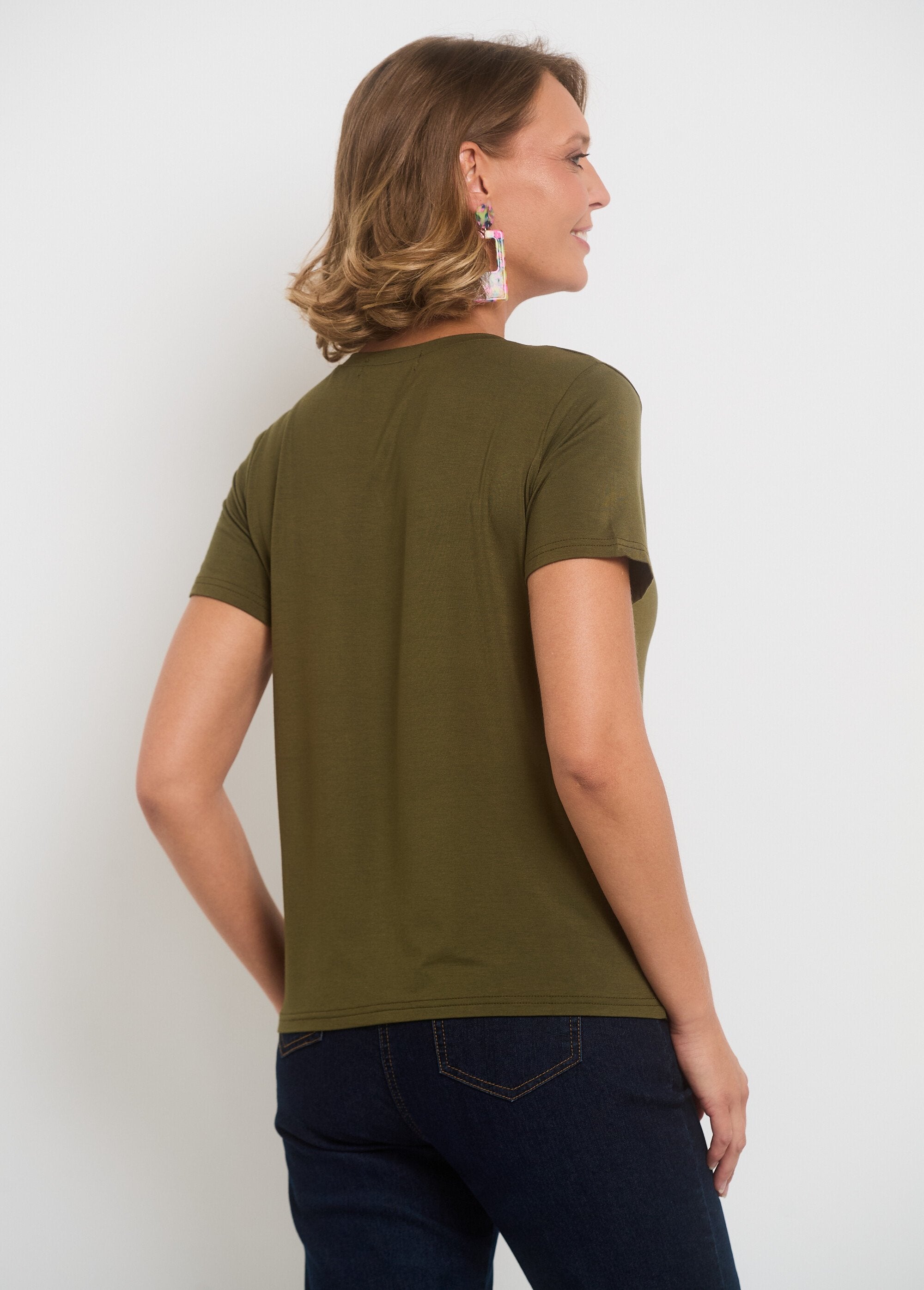 Short-sleeved_V-neck_fluid_t-shirt_Khaki_DO1_slim