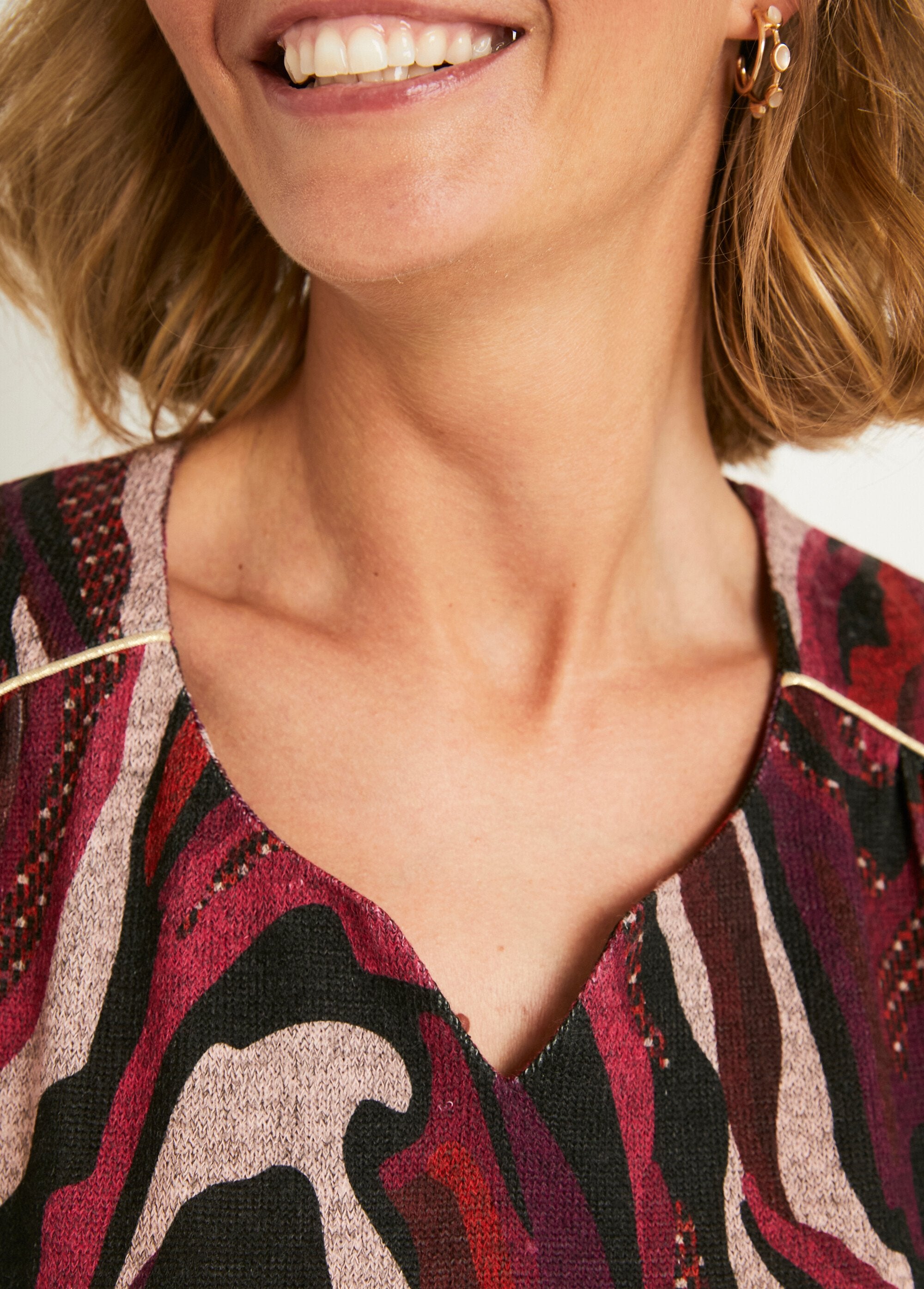 Long_flared_round_neck_graphic_print_t-shirt_Blackcurrant_print_DE3_slim