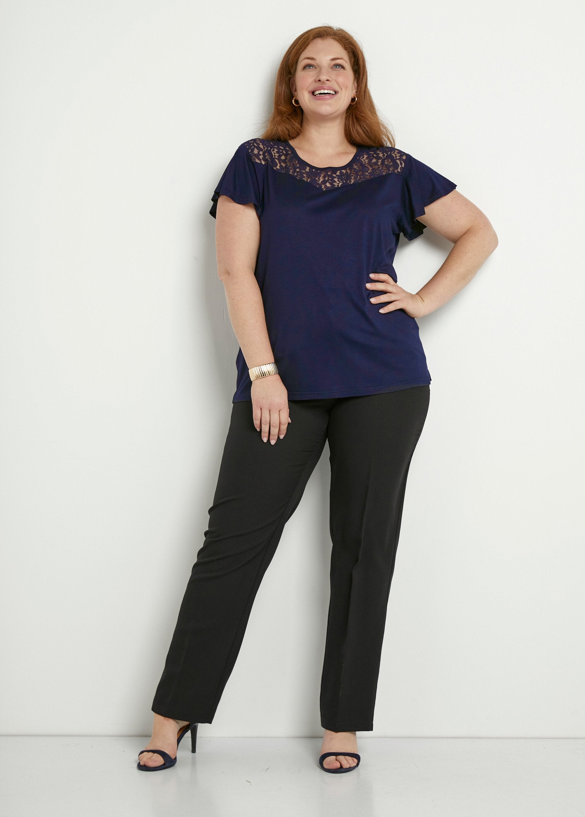 Short-sleeved_lace_t-shirt_Marine_SF1_curvy