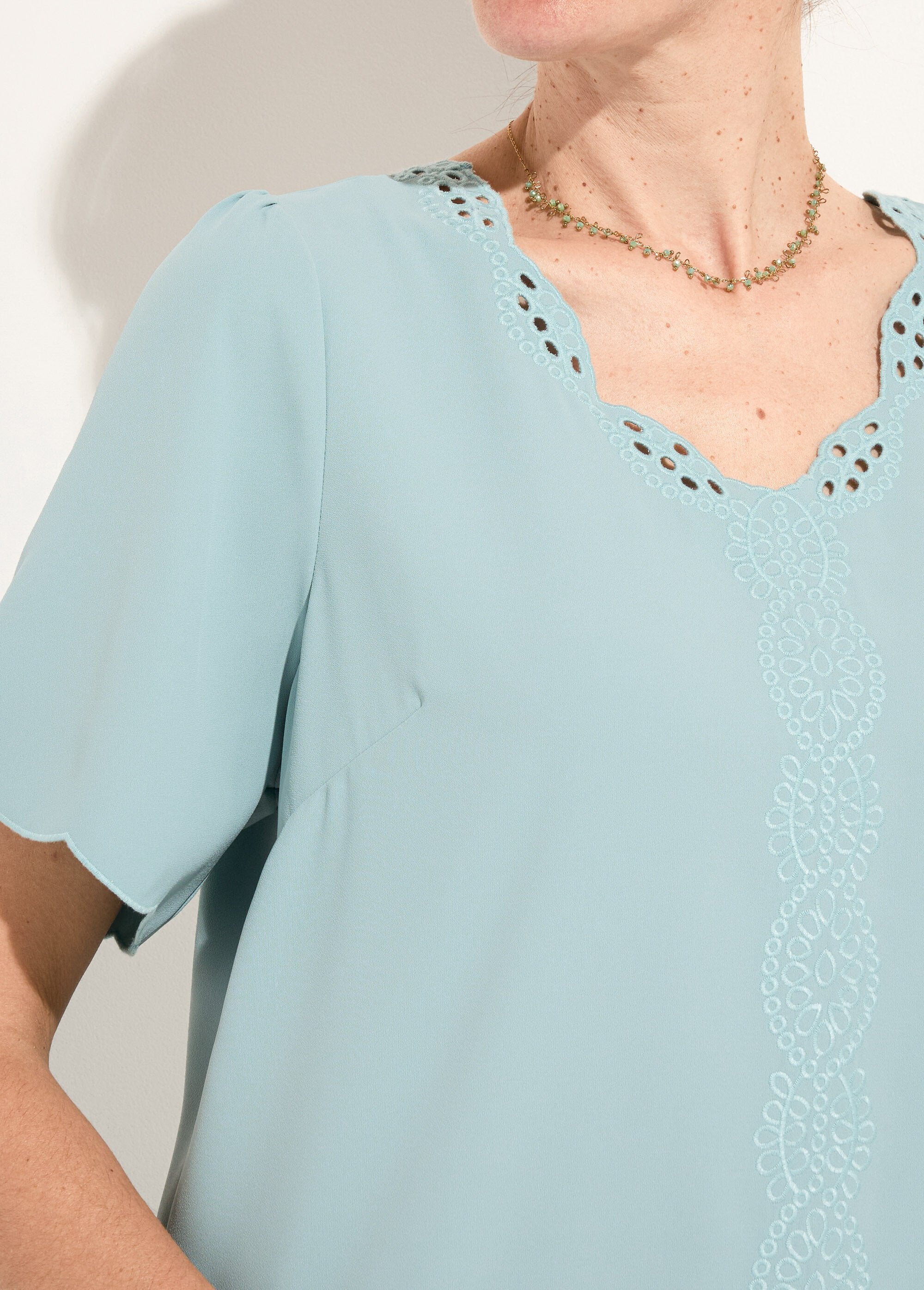 Long_embroidered_tunic_with_short_sleeves_Opaline_DE1_slim