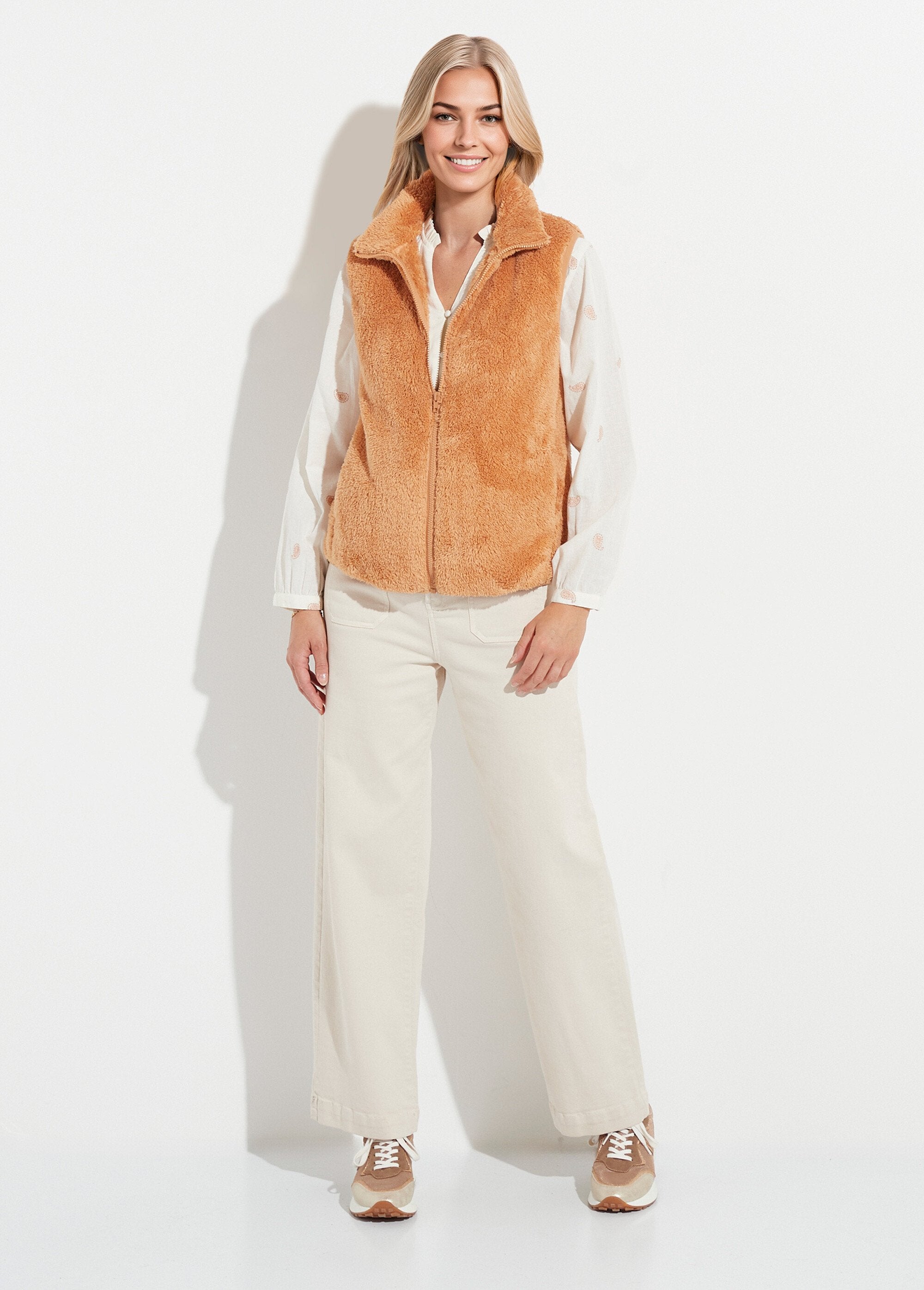 Sleeveless_faux_fur_jacket_with_stand-up_collar_Chamois_SF1_slim
