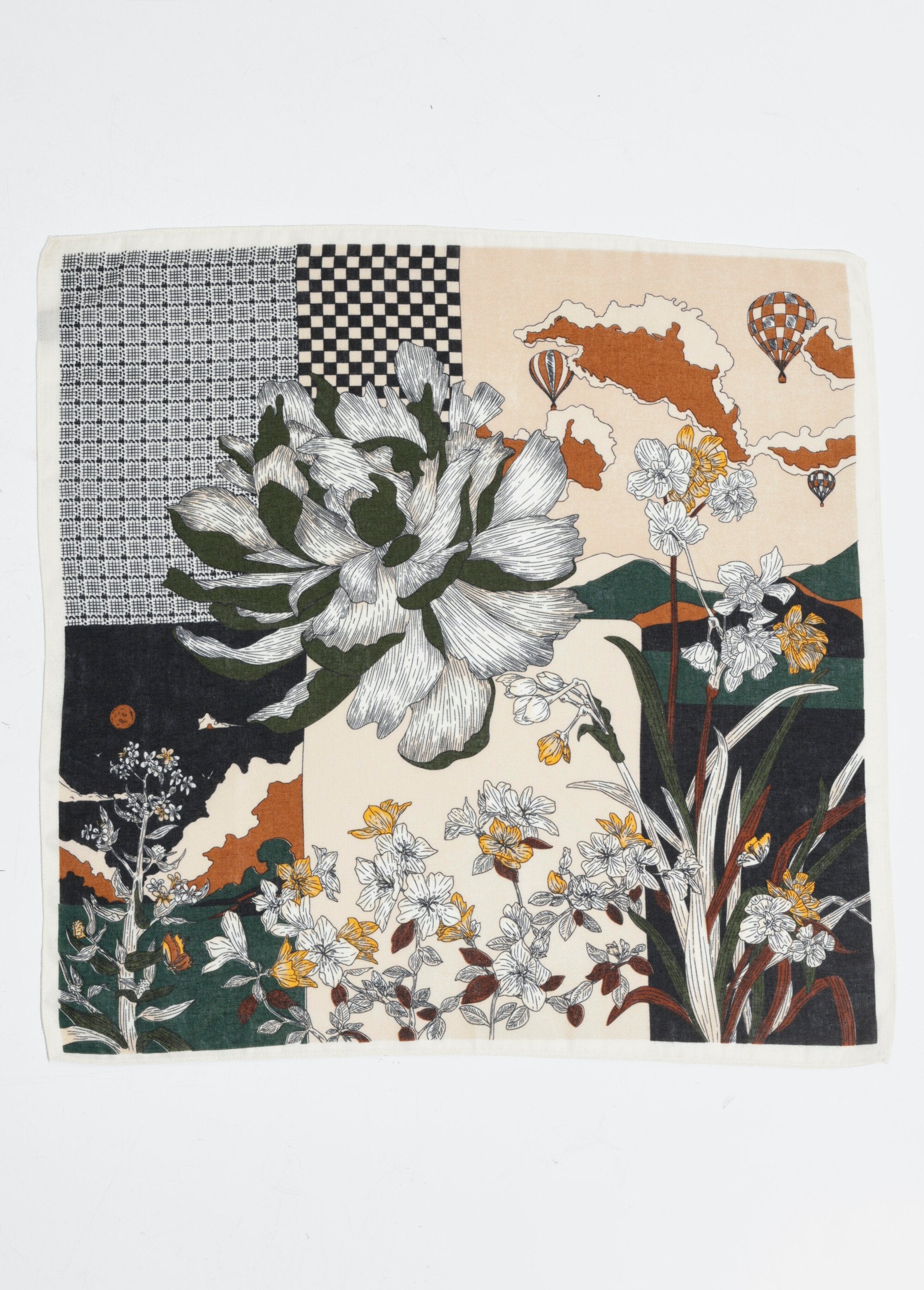 Square_scarf,_Osaka_flower_design_Beige_et_marron_DE1_slim