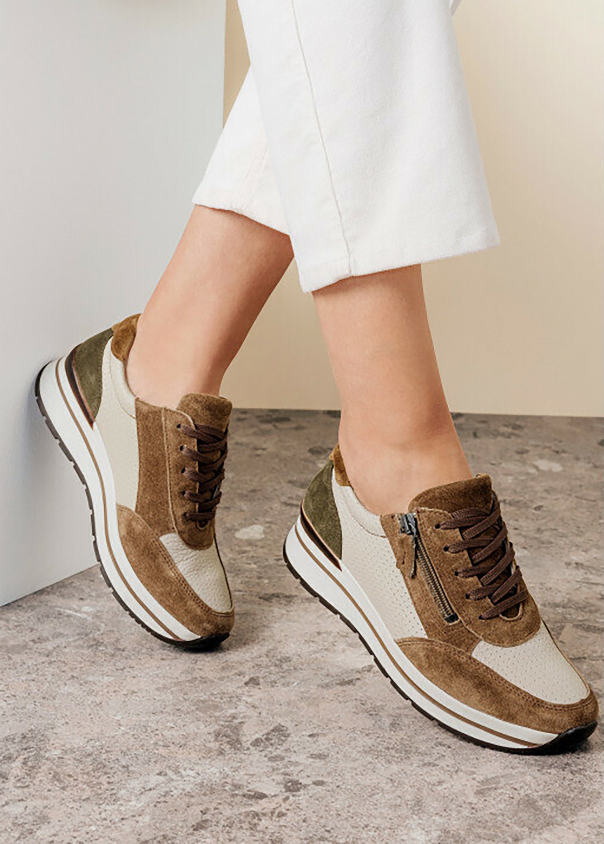 Comfortable_width_bi-material_leather_sneakers_Beige_SF1_slim