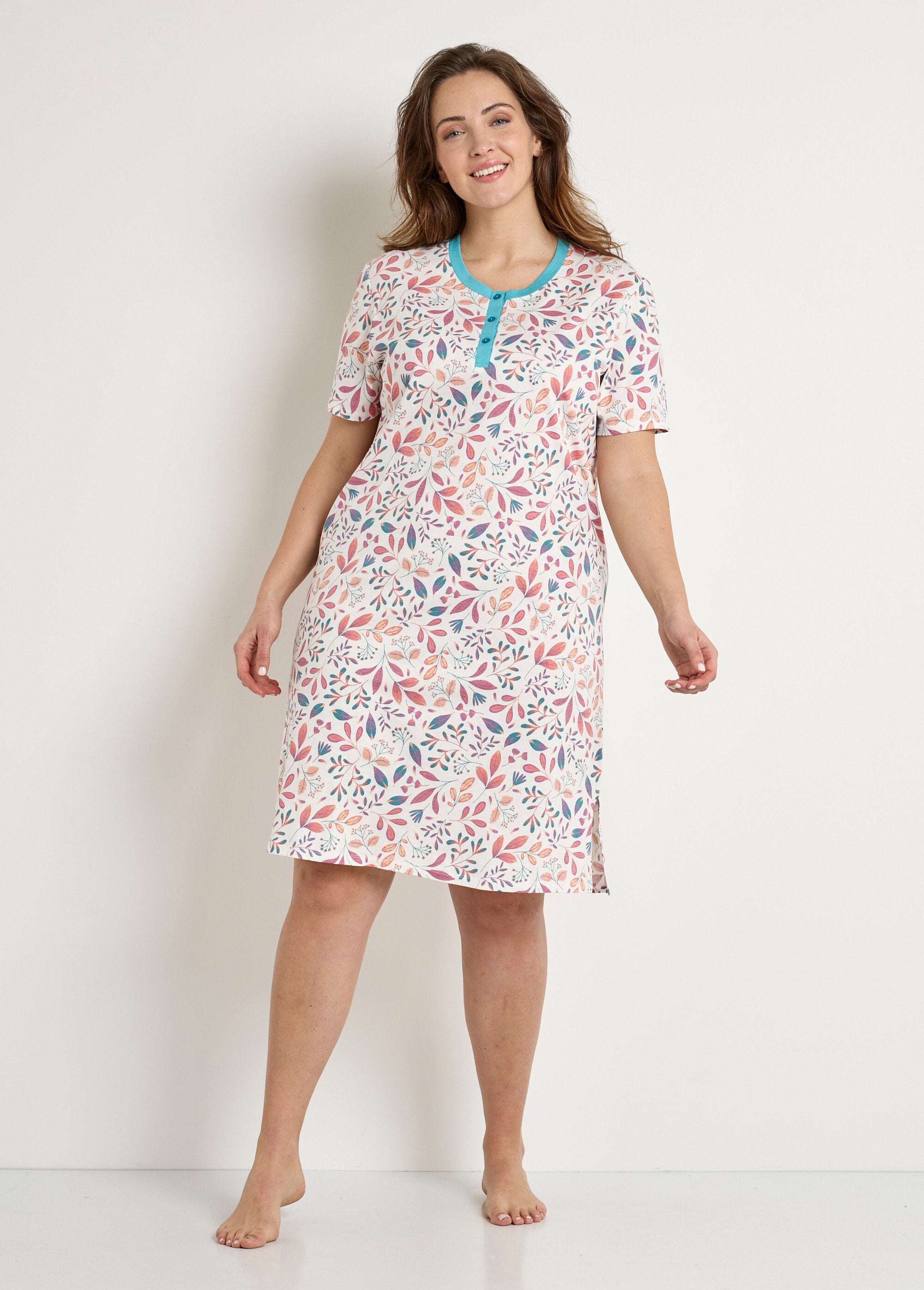 Short_printed_nightgown_with_Tunisian_collar_Pink_print_FA1_curvy