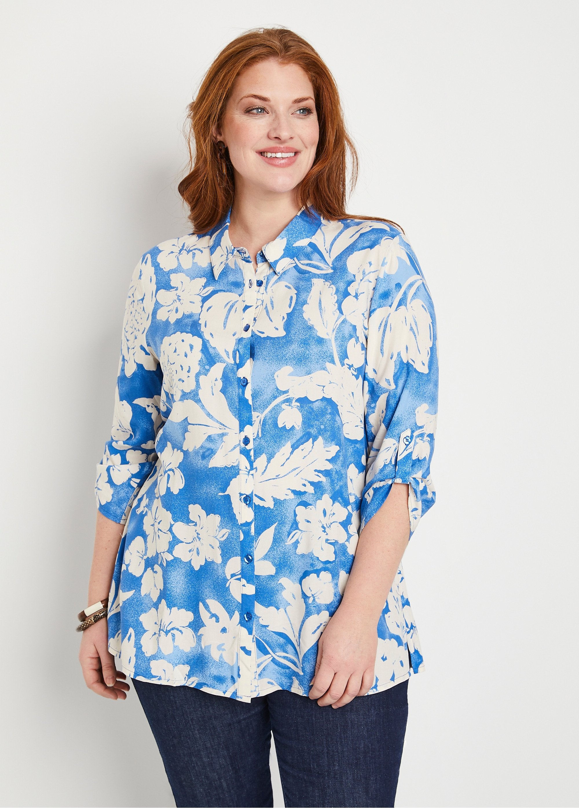 Loose_long_floral_blouse_Blue_and_white_FA1_curvy