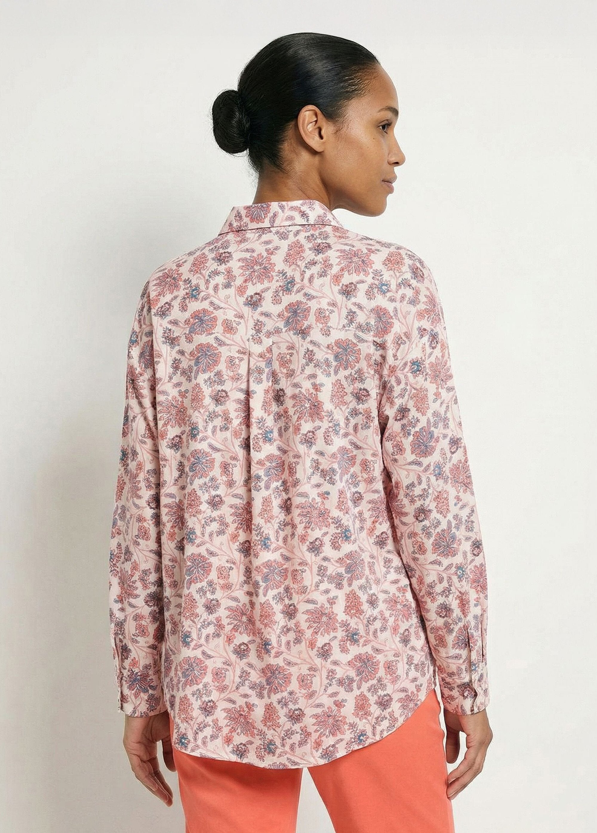 Long_flowing_floral_print_buttoned_blouse_Blanc_et_rose_DO1_slim