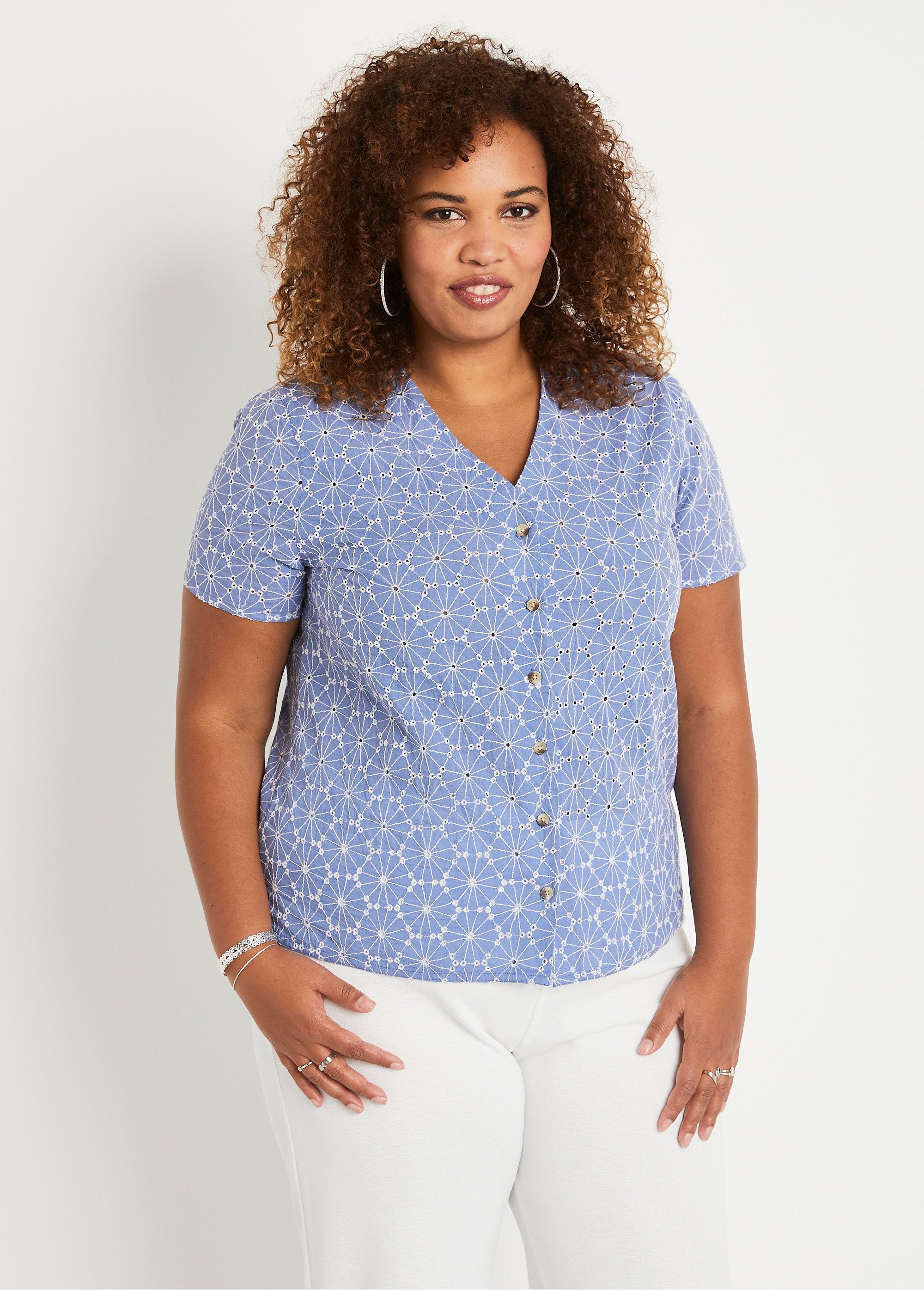 Long_embroidered_V-neck_blouse_Blue_and_white_FA1_curvy