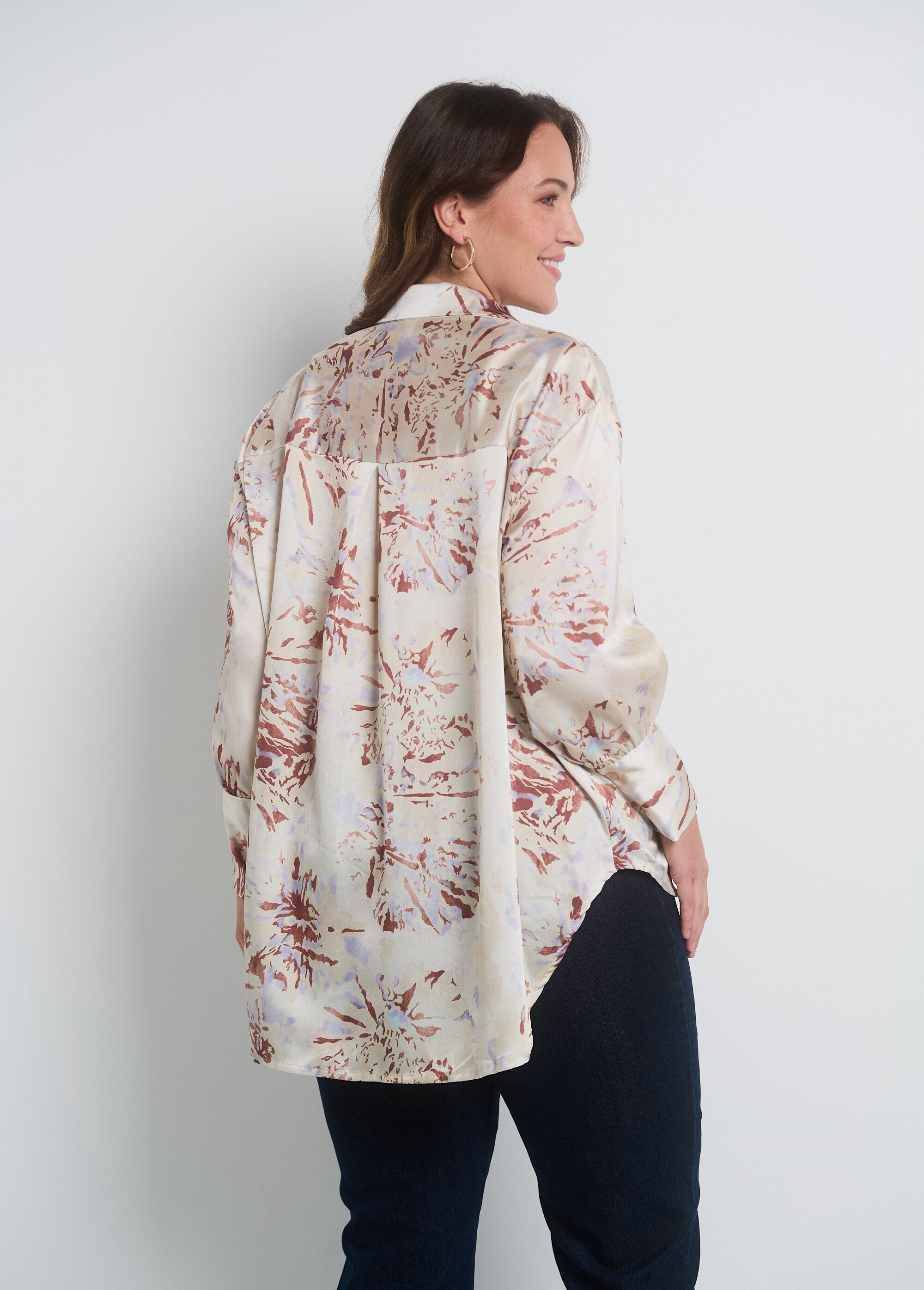 Watercolor_satin_blouse_with_long_sleeves_Beige_DO1_curvy