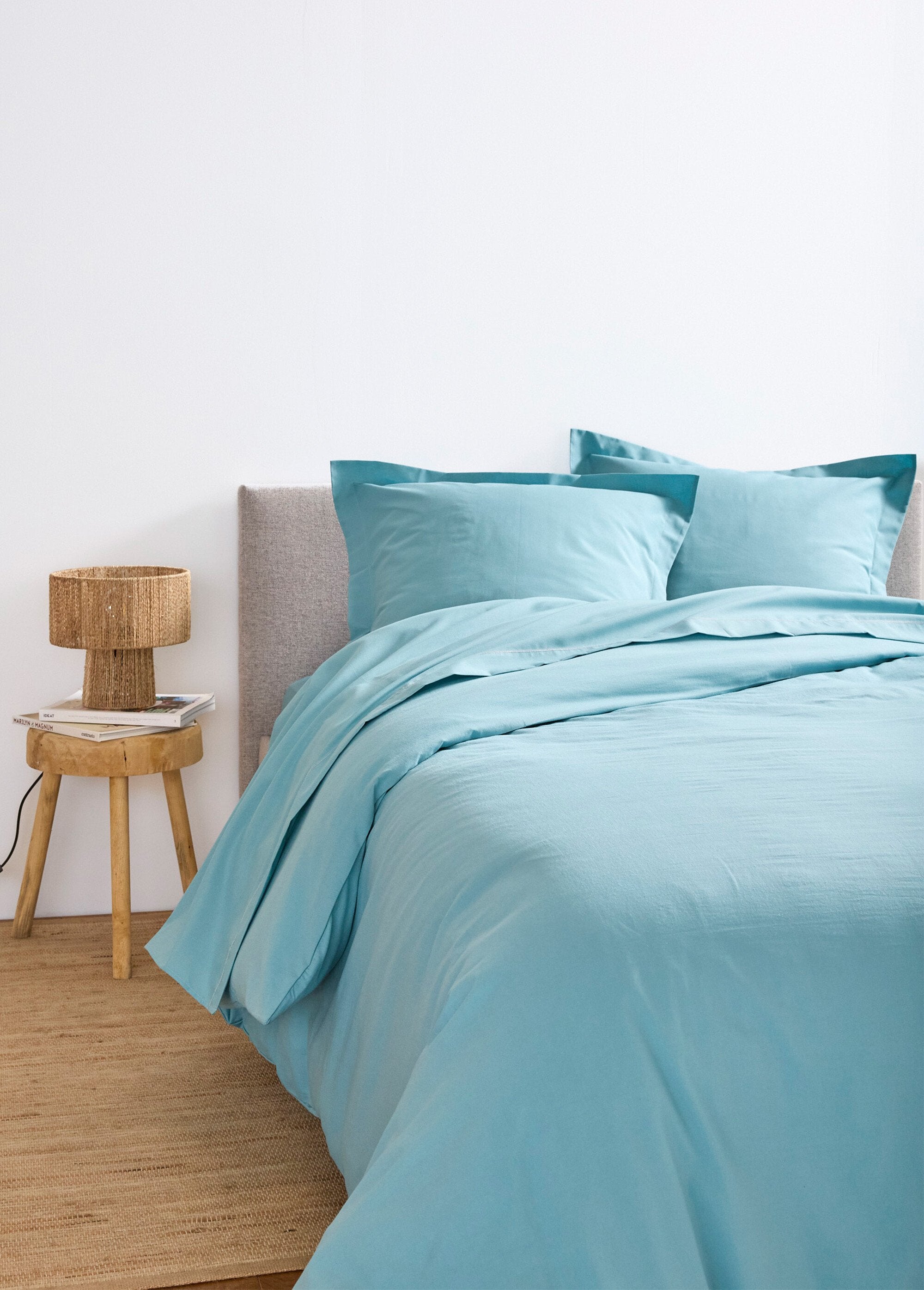 Plain_polycotton_flat_sheet_Ice_blue_DE1_slim