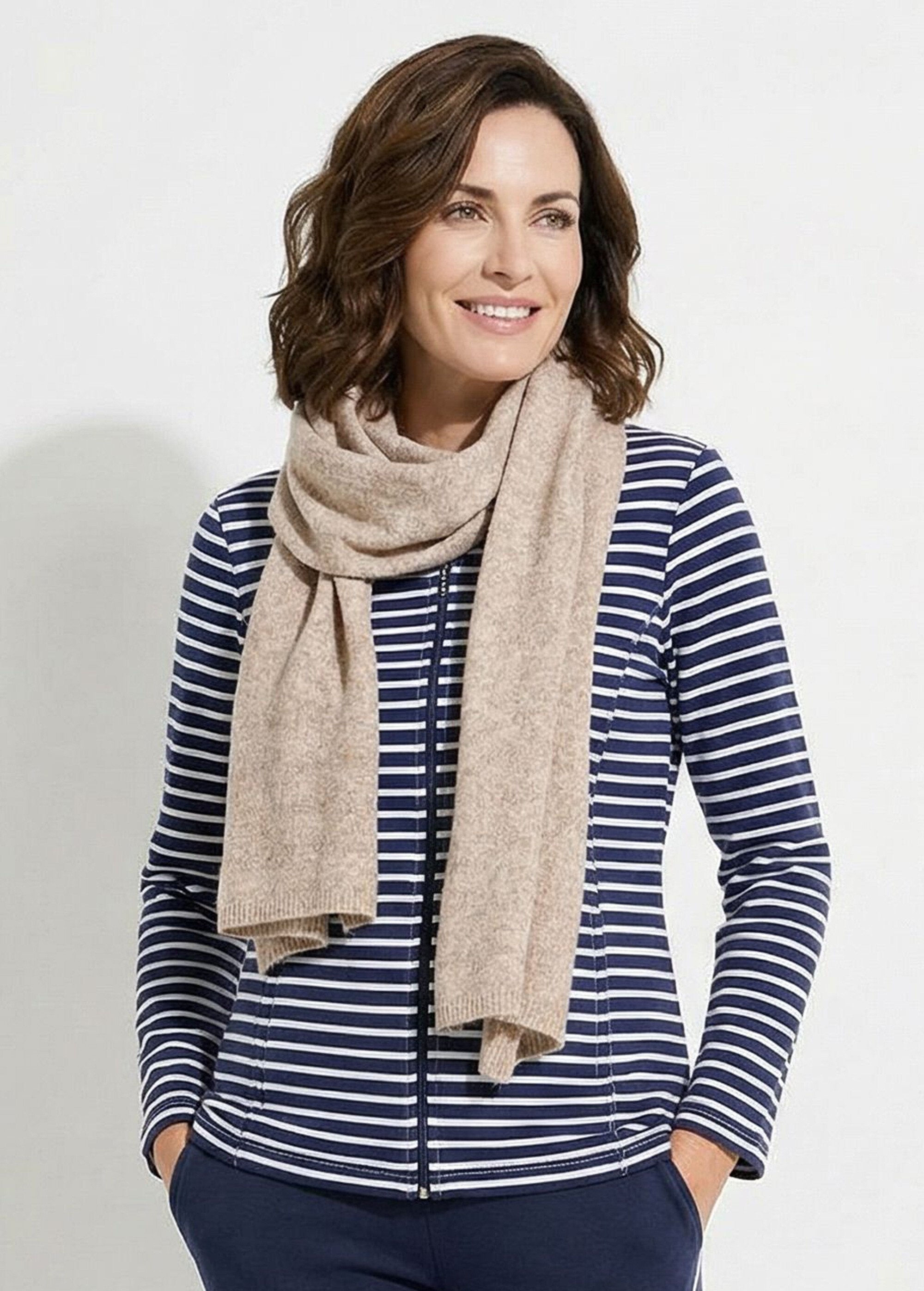 Warm_knitted_scarf_with_wool_Beige_china_FA1_slim