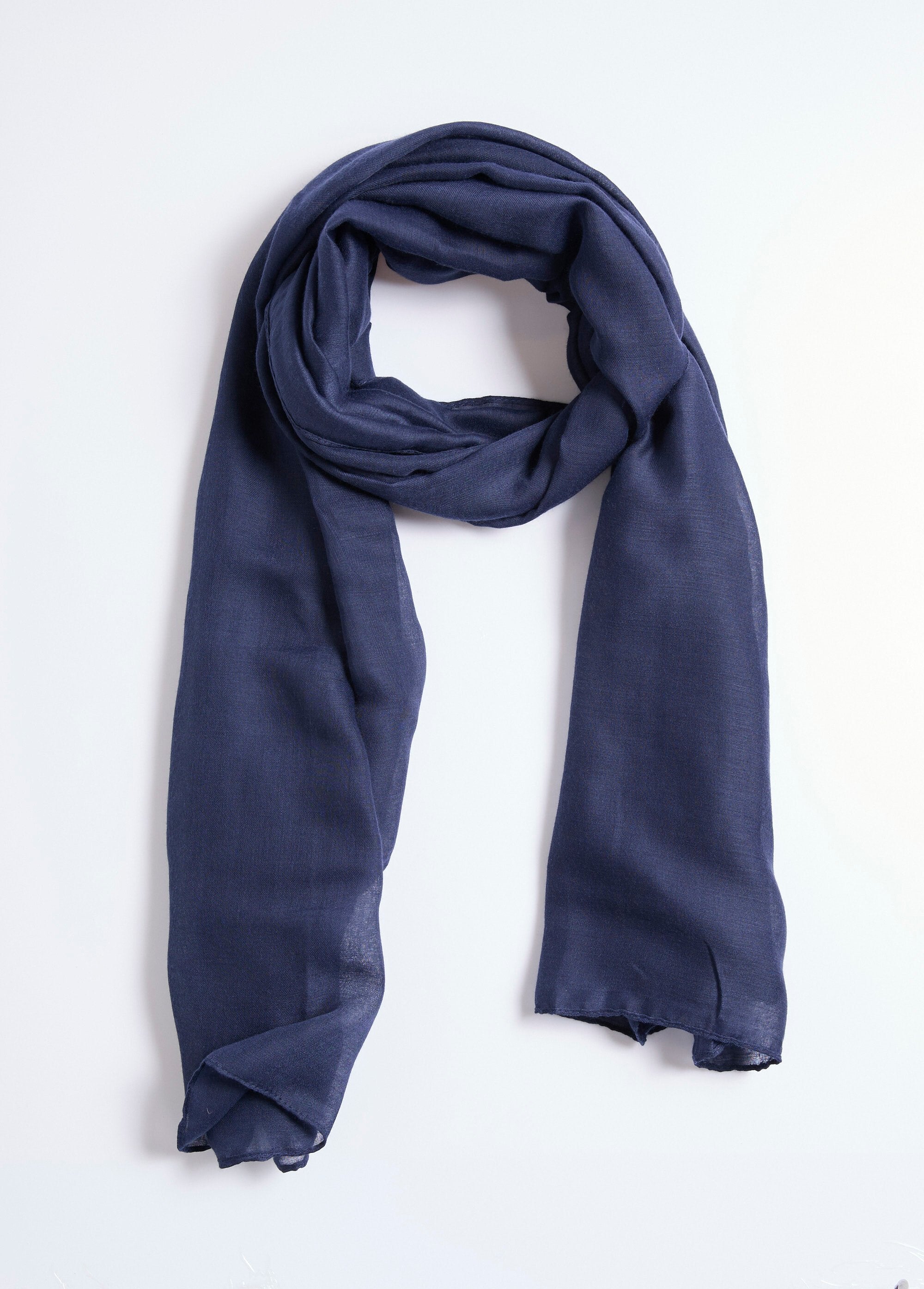 Flowing_pareo_stole_to_tie_Marine_DE2_slim