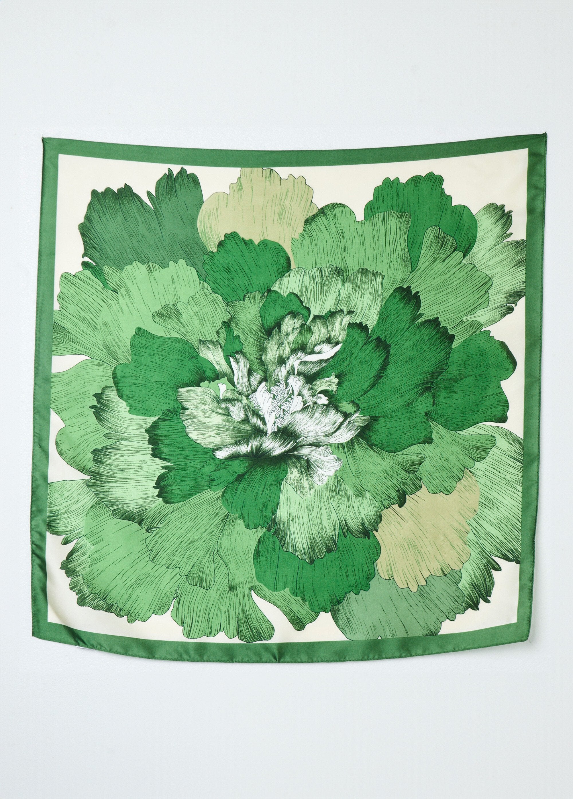 Large_flower_printed_satin_scarf_Green_DE1_slim