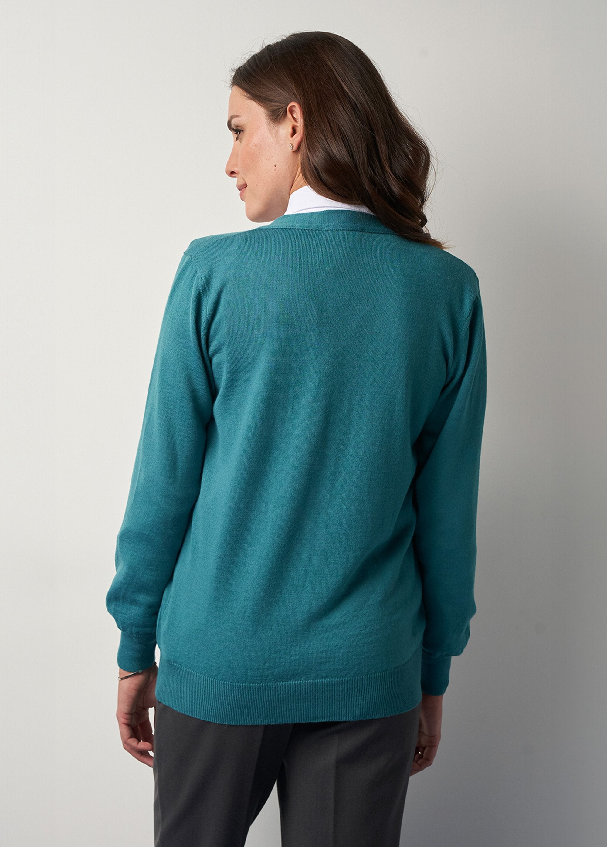 Buttoned_V-neck_cardigan_with_merino_wool_Emerald_DO1_slim