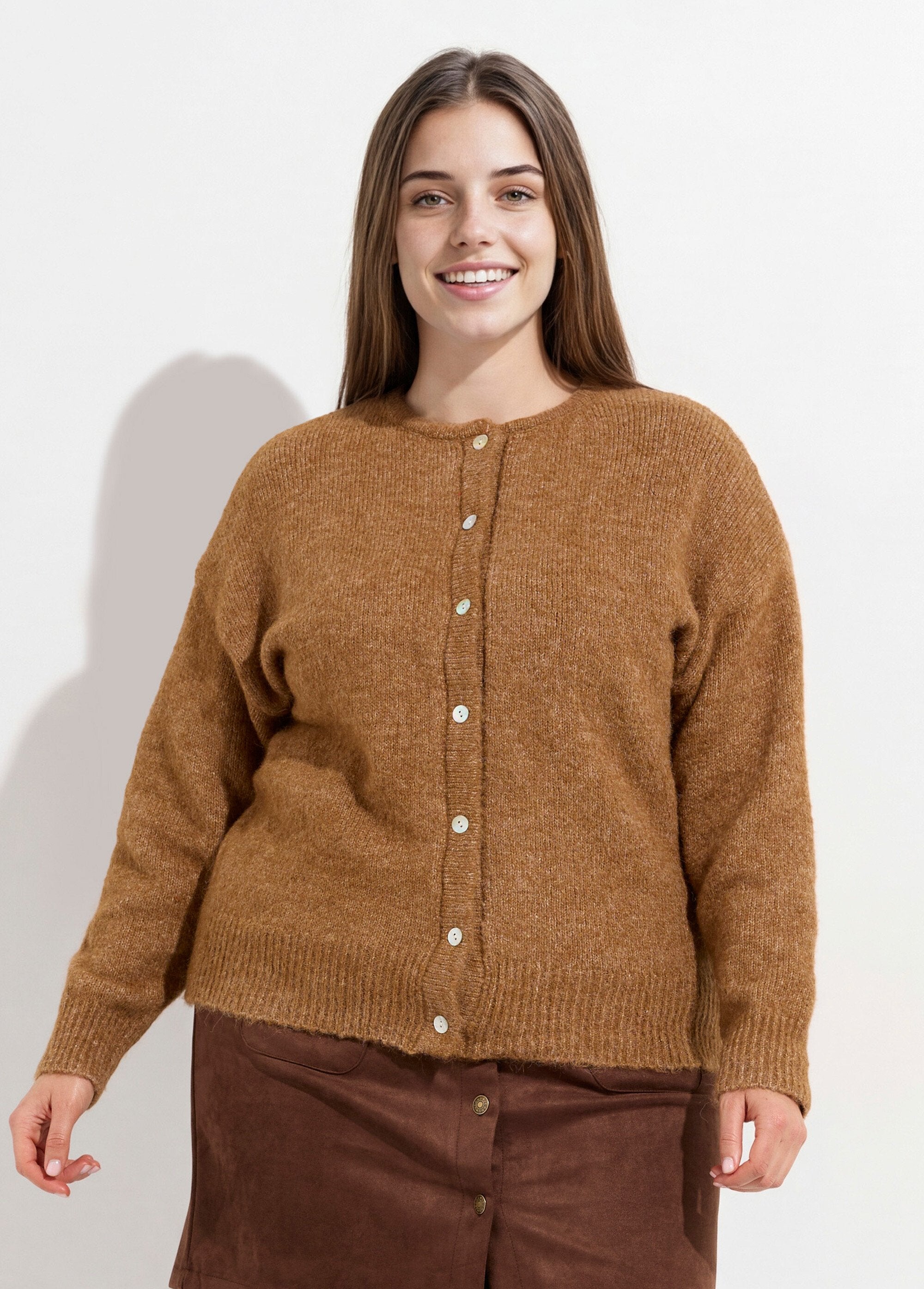 Warm_round-neck_cardigan,_knitted_with_wool_camel_FA1_curvy