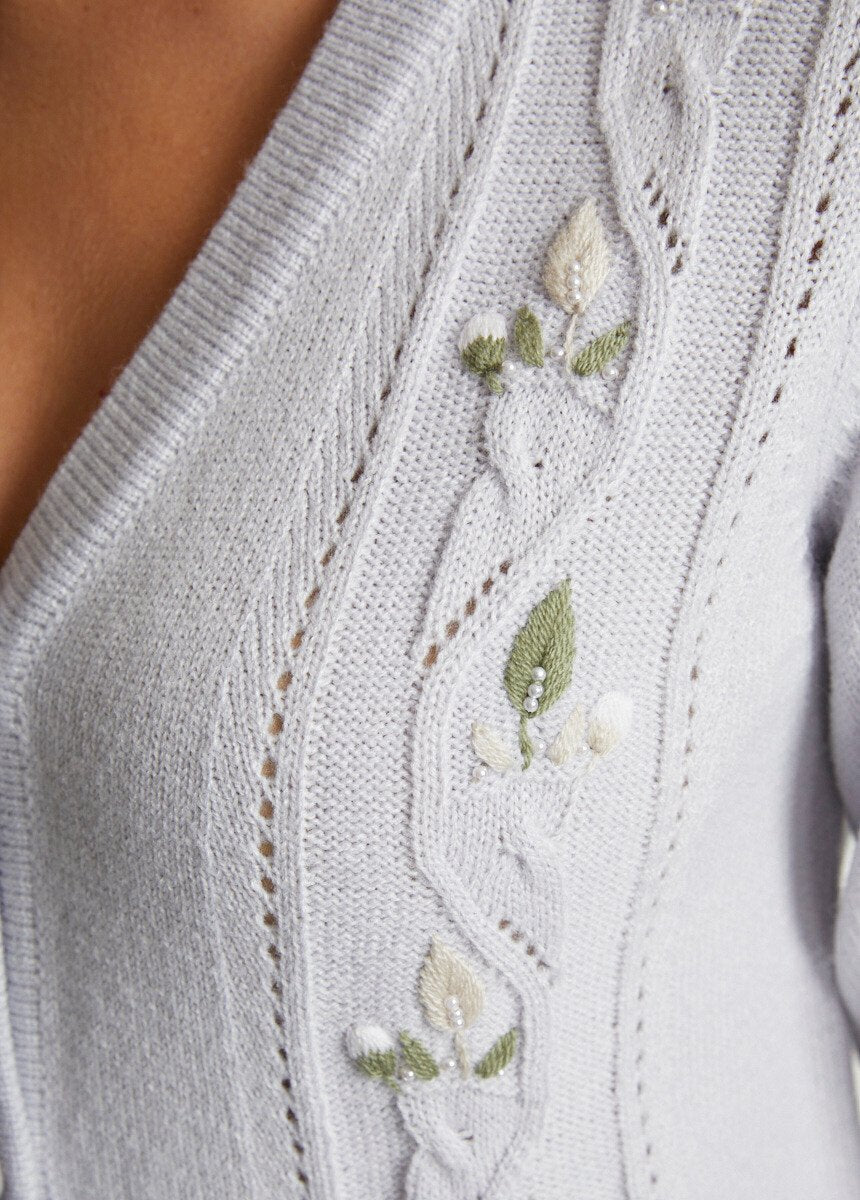 V-neck_beaded_embroidered_buttoned_long_cardigan_Money_DE2_slim