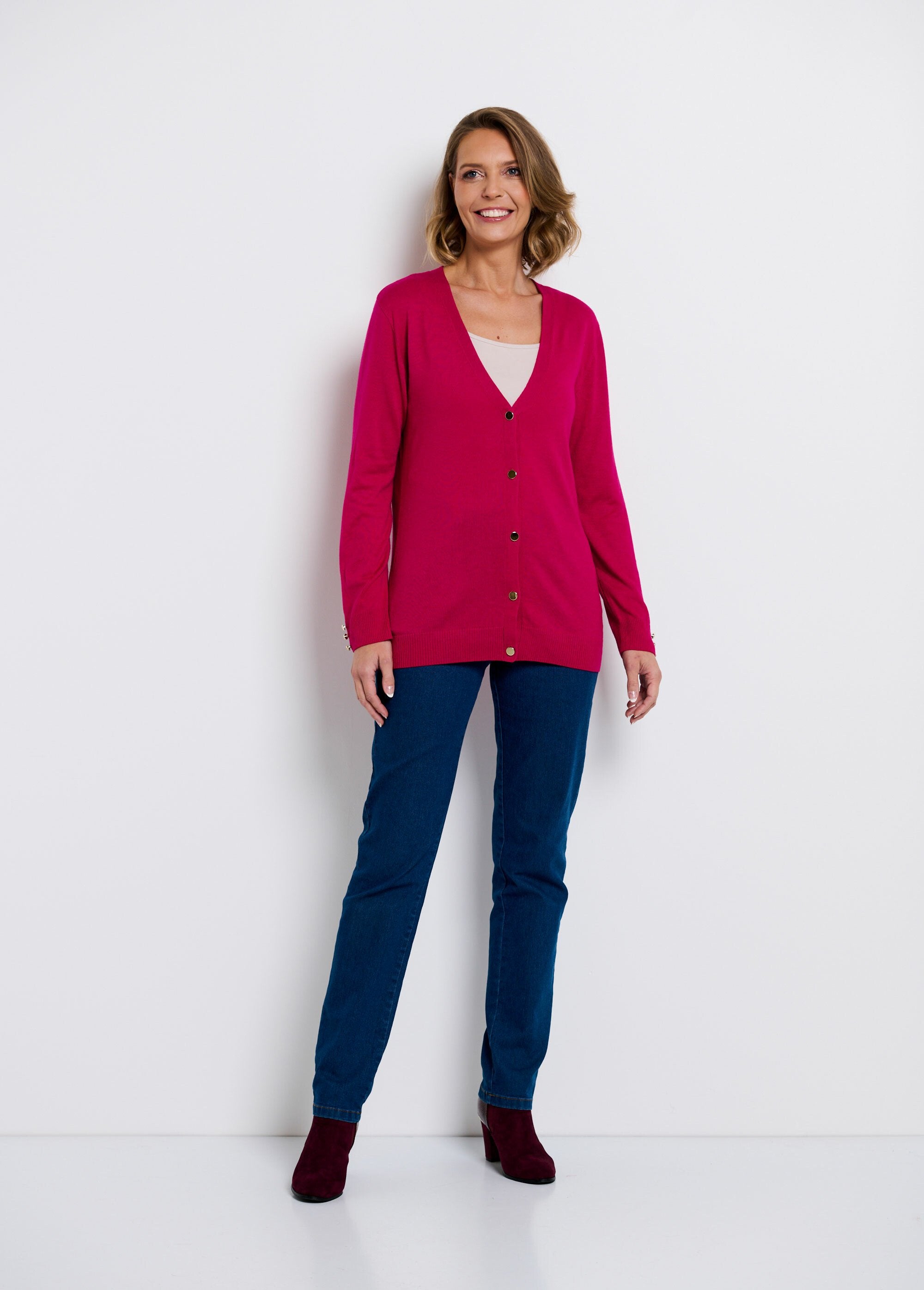 Fine_V-neck_buttoned_cardigan_in_plain_jersey_with_merino_wool_Cassis_SF1_slim