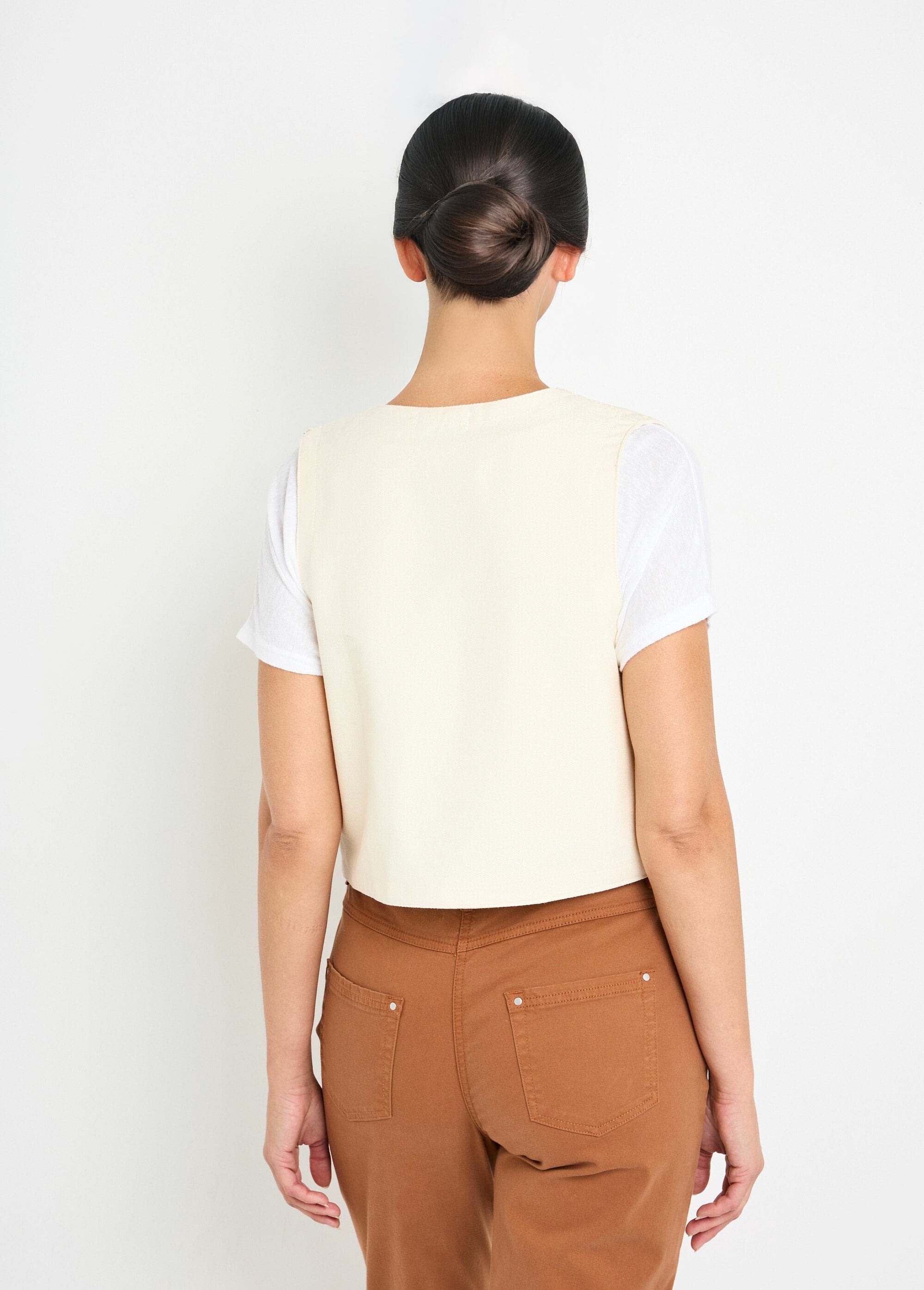 Gilet_sans_manches_broderies_et_perles_Ecru_DO1_slim